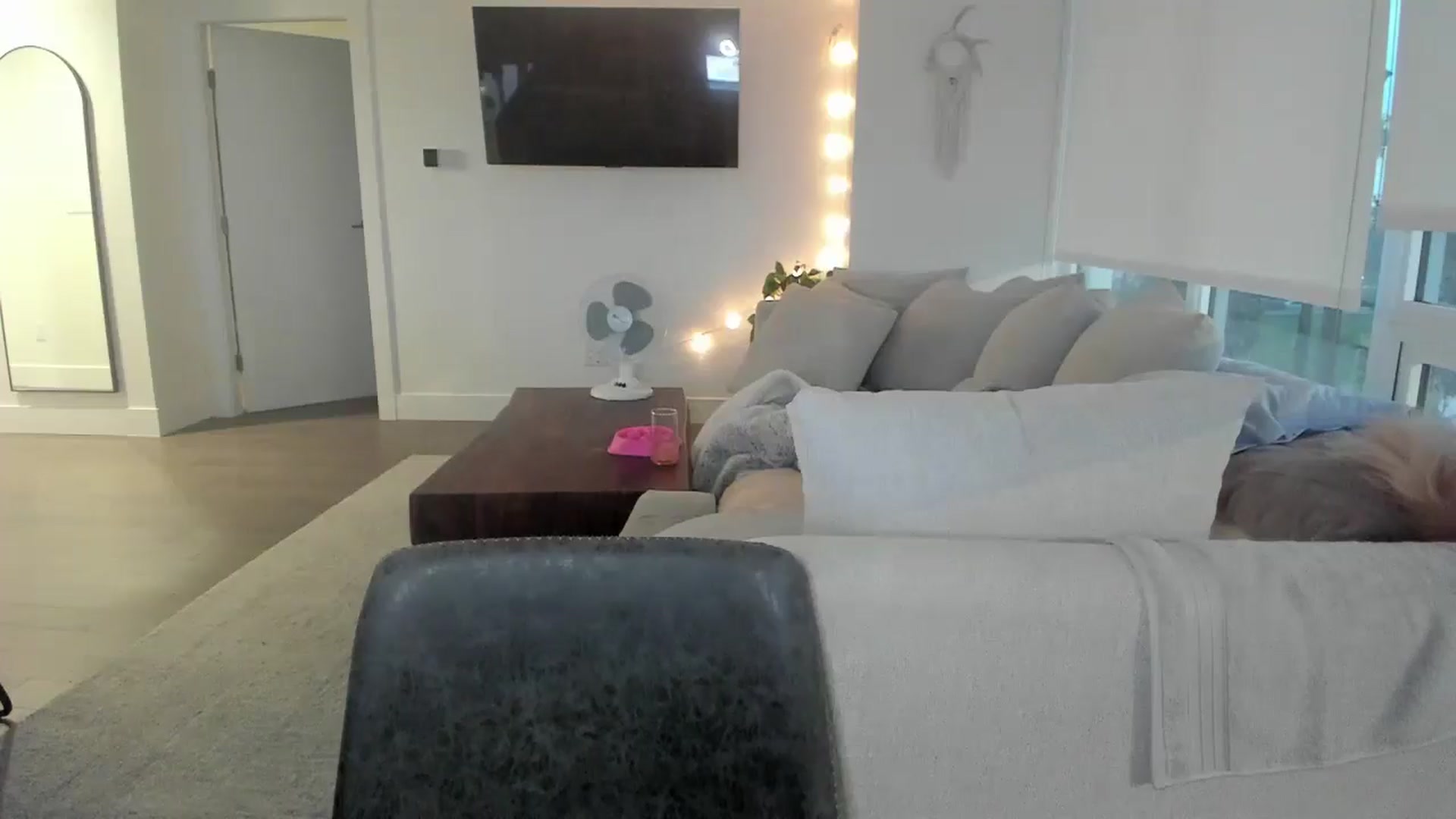 Gallery image thumbnail from Mollyboots's myfreecams stream on, 08/22/2025, 03:40 image 15 of 20