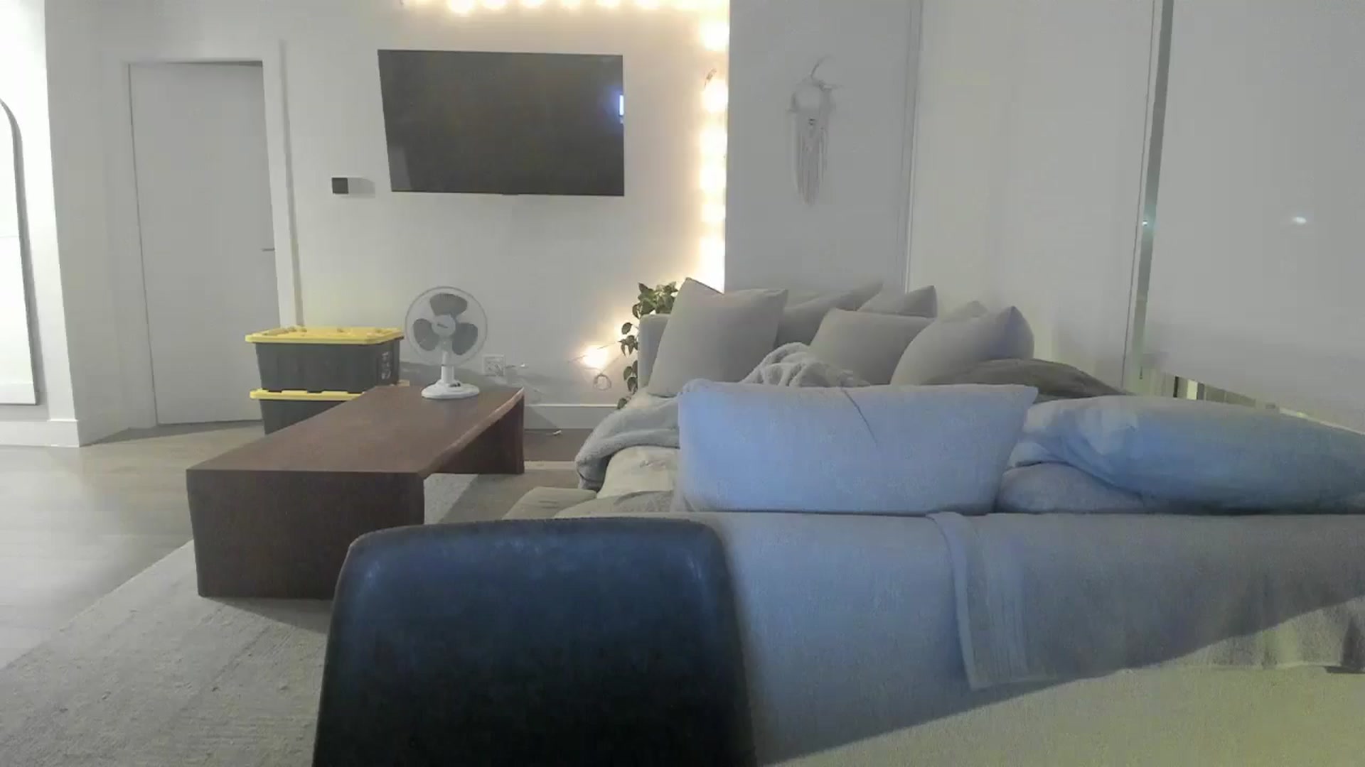 Gallery image thumbnail from Mollyboots's myfreecams stream on, 09/02/2025, 03:43 image 17 of 20