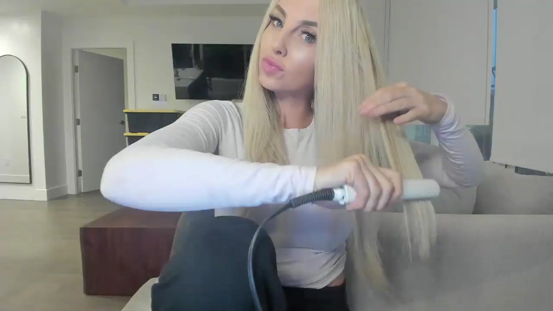 Gallery image thumbnail from Mollyboots's myfreecams stream on, 09/18/2025, 03:26 image 1 of 20