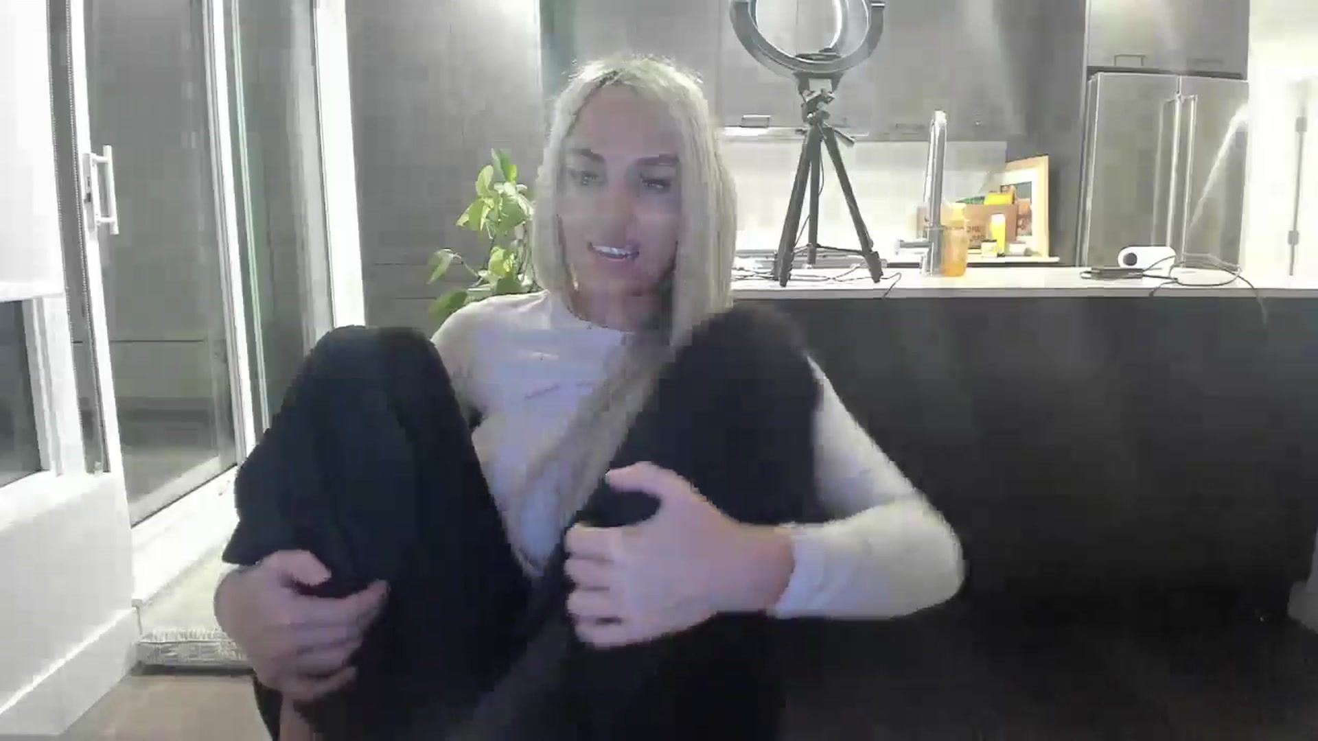 Gallery image thumbnail from Mollyboots's myfreecams stream on, 09/18/2025, 03:26 image 16 of 20
