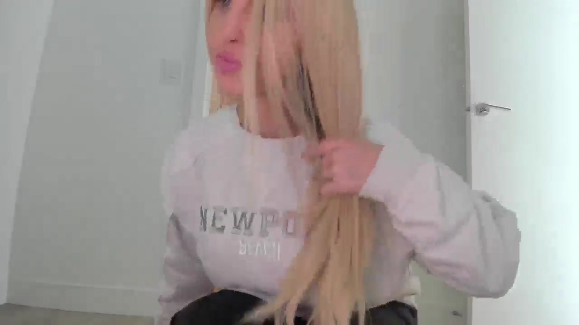 Gallery image thumbnail from Mollyboots's myfreecams stream on, 10/04/2025, 22:34 image 3 of 20