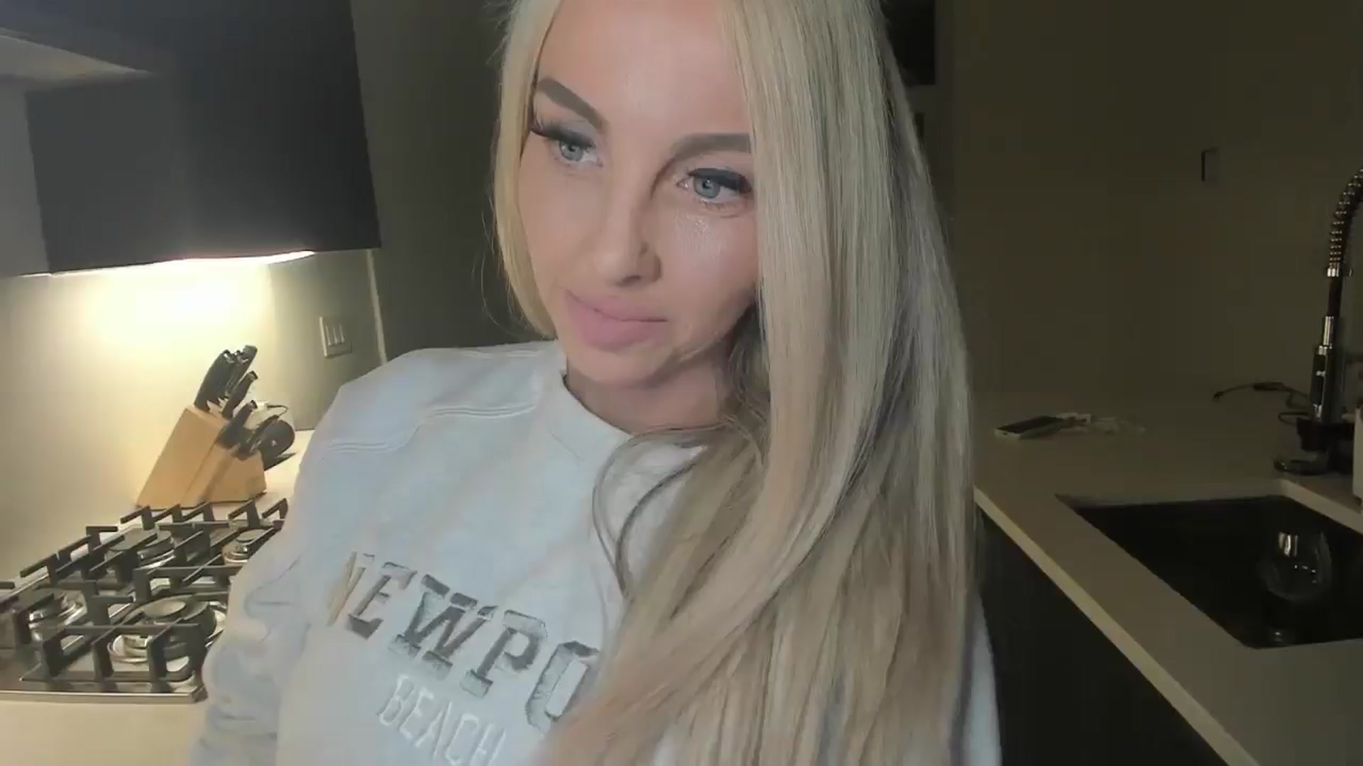 Gallery image thumbnail from Mollyboots's myfreecams stream on, 10/05/2025, 04:36 image 1 of 20