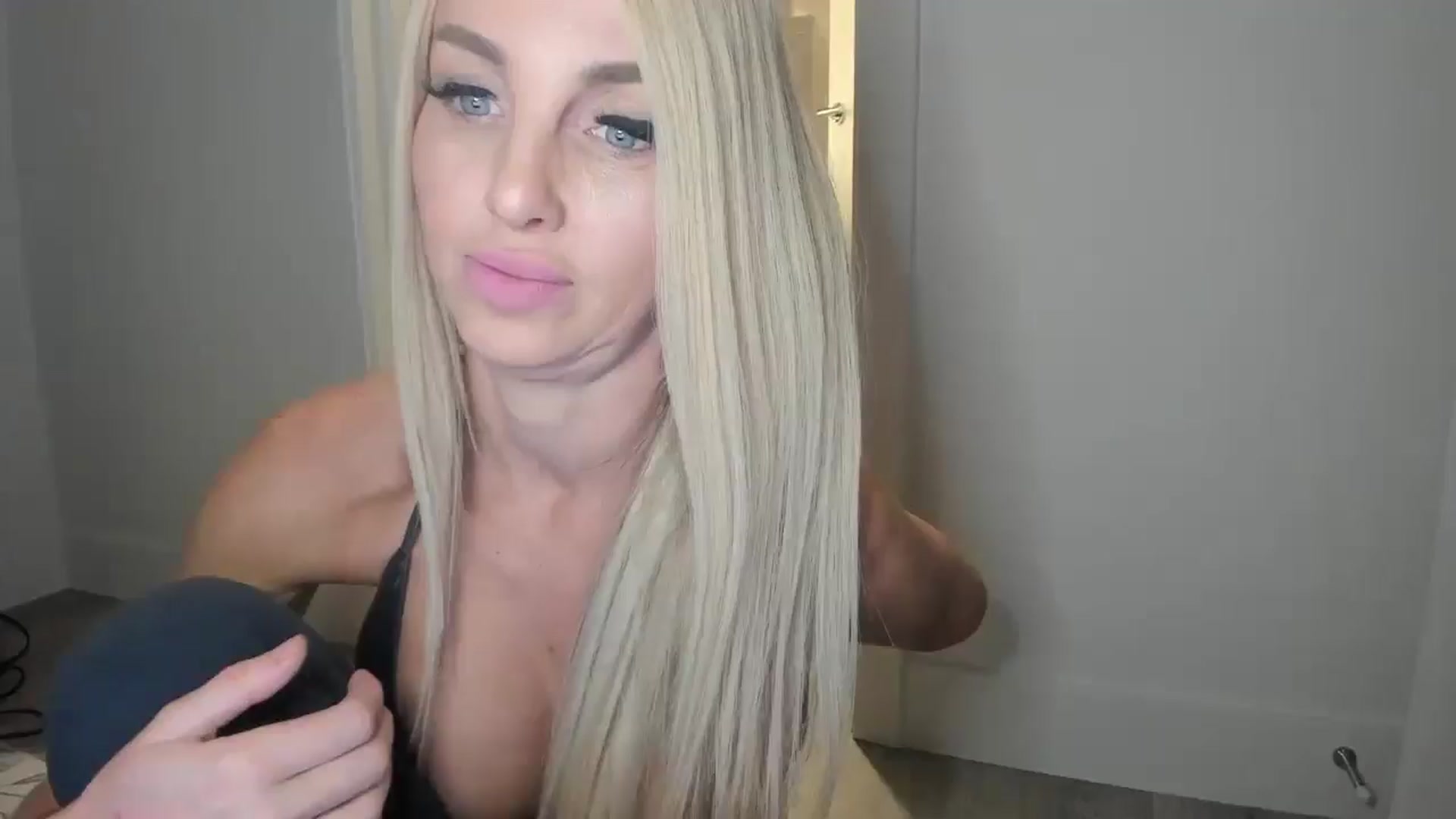 Gallery image thumbnail from Mollyboots's myfreecams stream on, 10/09/2025, 04:13 image 4 of 20
