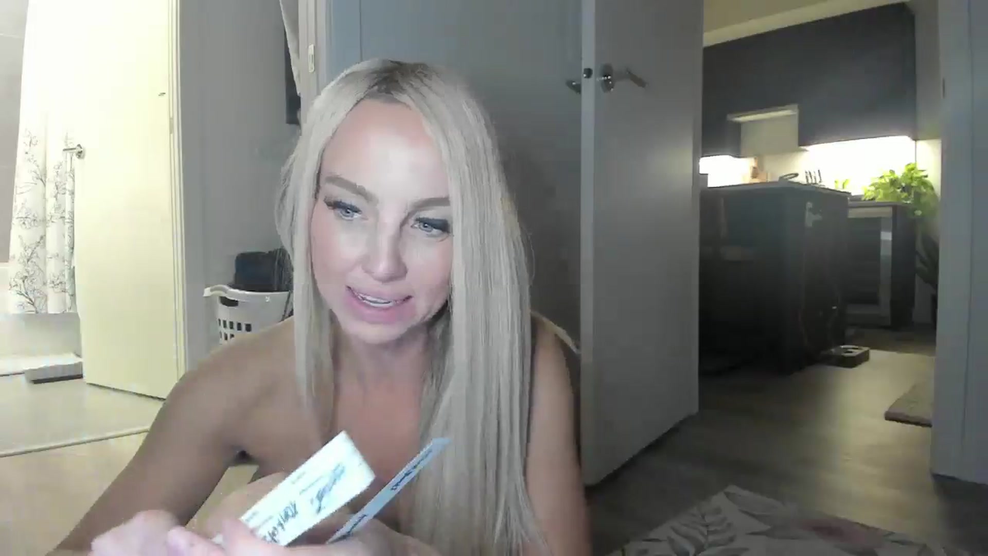 Gallery image thumbnail from Mollyboots's myfreecams stream on, 10/17/2025, 04:31 image 7 of 20