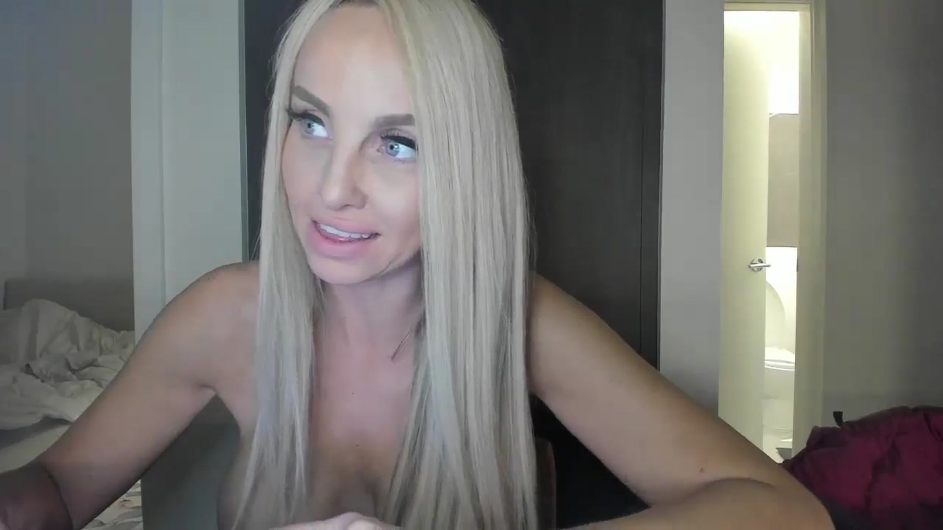 Gallery image thumbnail from Mollyboots's myfreecams stream on, 10/22/2025, 03:52 image 19 of 20