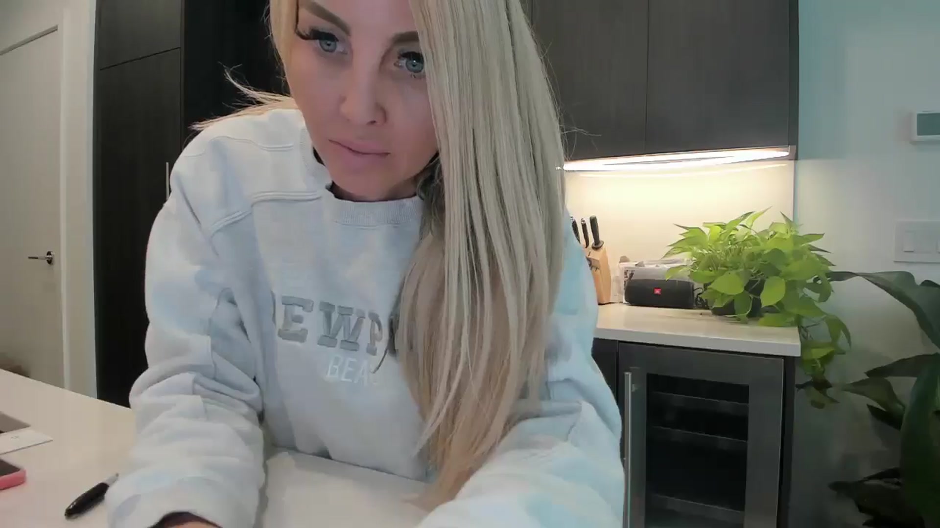 Gallery image thumbnail from Mollyboots's myfreecams stream on, 11/12/2025, 18:51 image 12 of 20