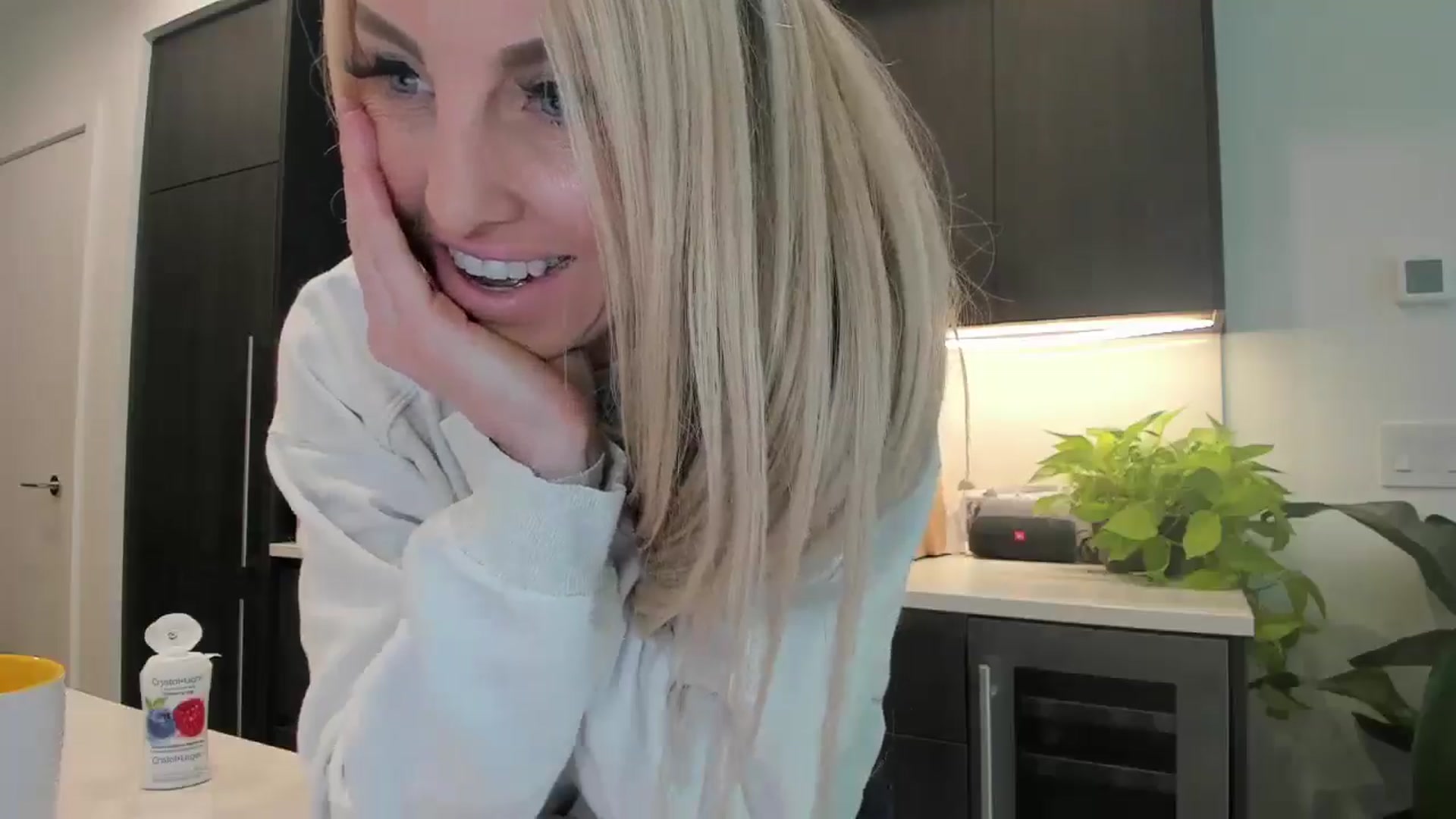 Gallery image thumbnail from Mollyboots's myfreecams stream on, 11/12/2025, 18:51 image 7 of 20