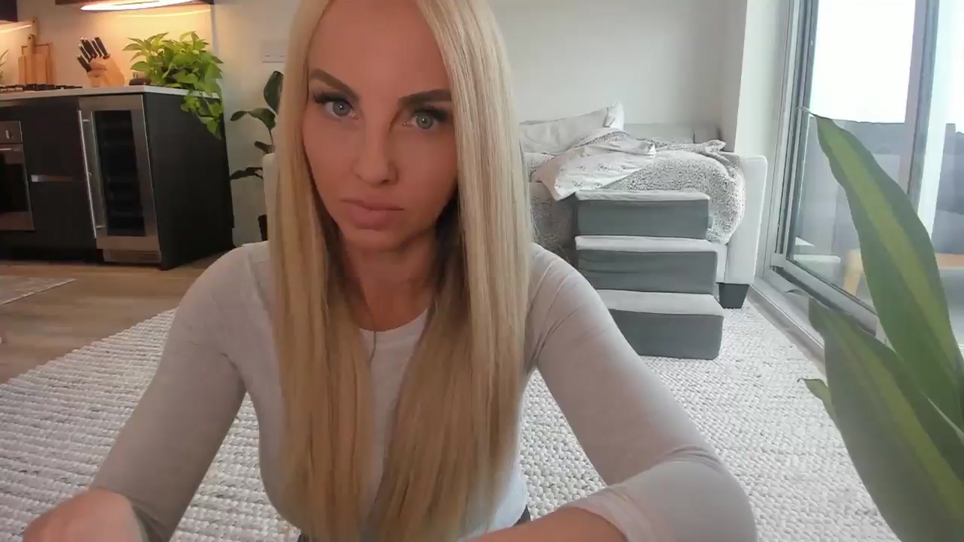 Gallery image thumbnail from Mollyboots's myfreecams stream on, 11/13/2025, 21:03 image 3 of 20