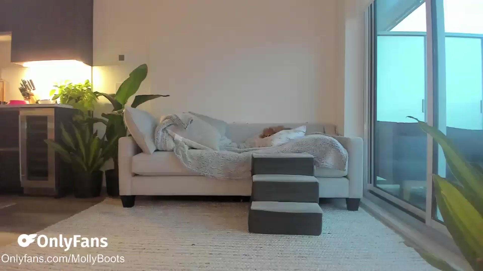 Gallery image thumbnail from Mollyboots's myfreecams stream on, 11/19/2025, 24:22 image 3 of 20