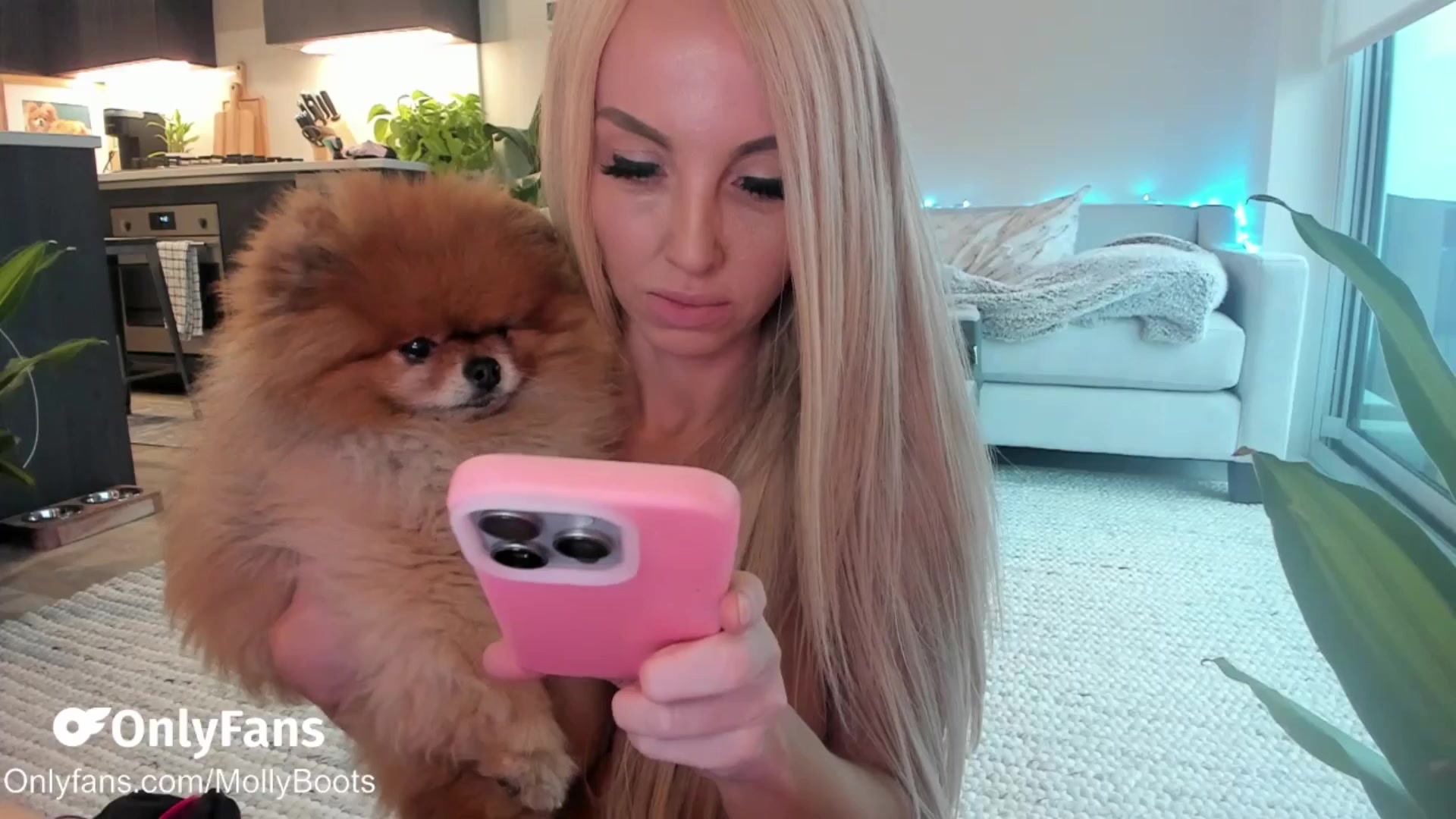 Gallery image thumbnail from Mollyboots's myfreecams stream on, 11/22/2025, 23:25 image 20 of 20