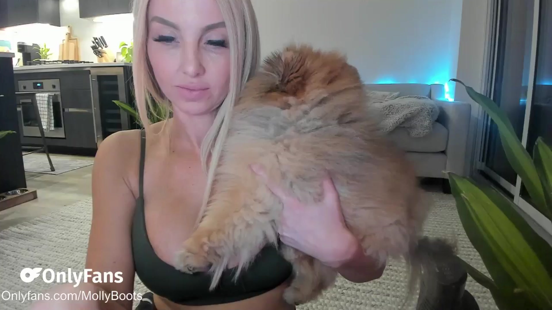 Gallery image thumbnail from Mollyboots's myfreecams stream on, 11/23/2025, 04:05 image 16 of 20