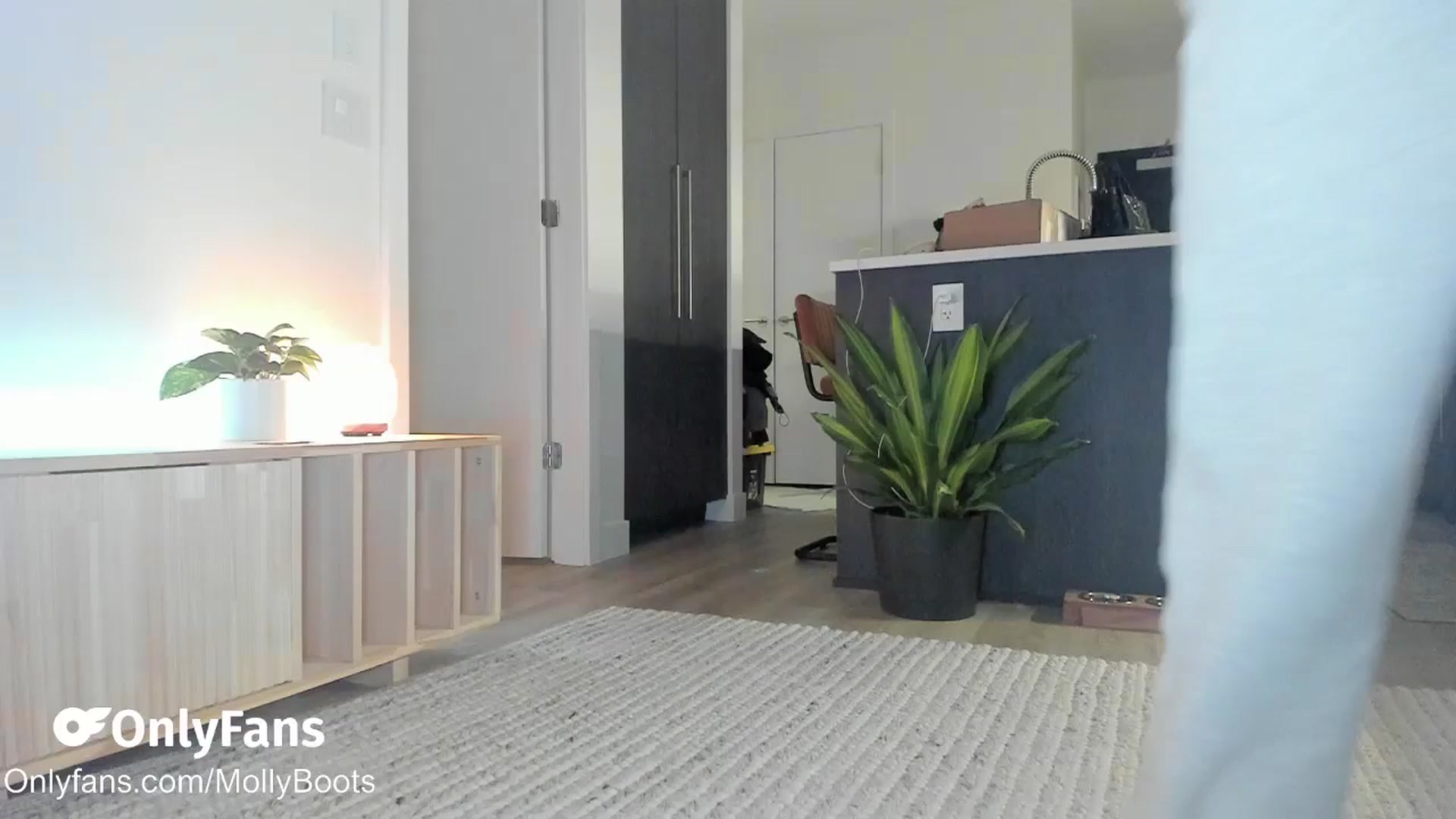 Gallery image thumbnail from Mollyboots's myfreecams stream on, 11/27/2025, 03:56 image 1 of 20