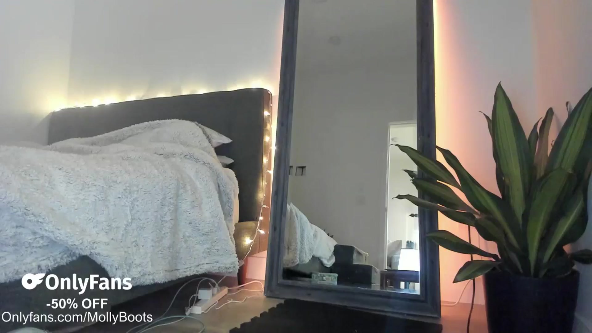 Gallery image thumbnail from Mollyboots's myfreecams stream on, 01/15/2026, 05:03 image 3 of 20