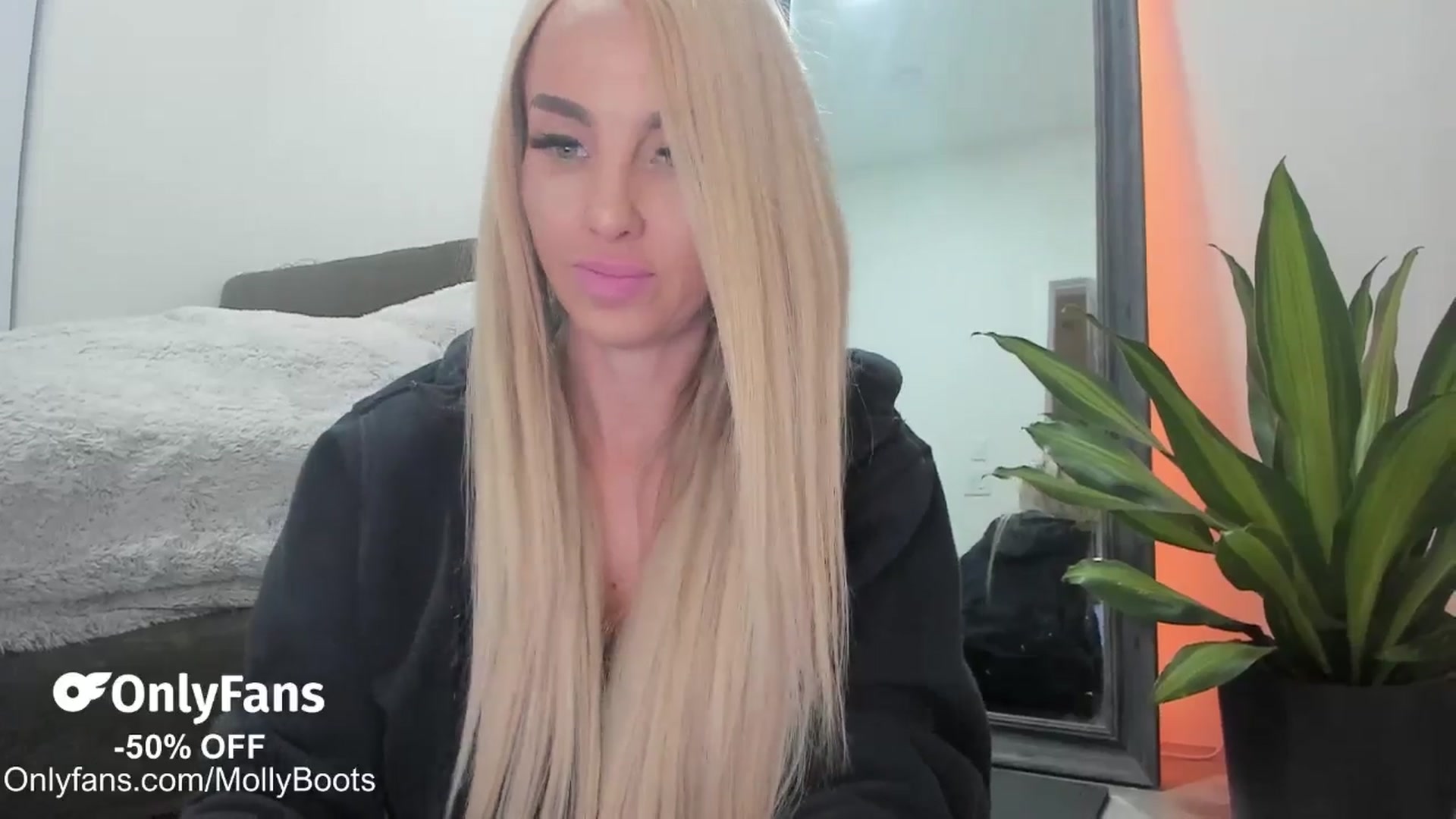 Gallery image thumbnail from Mollyboots's myfreecams stream on, 01/16/2026, 03:59 image 2 of 20