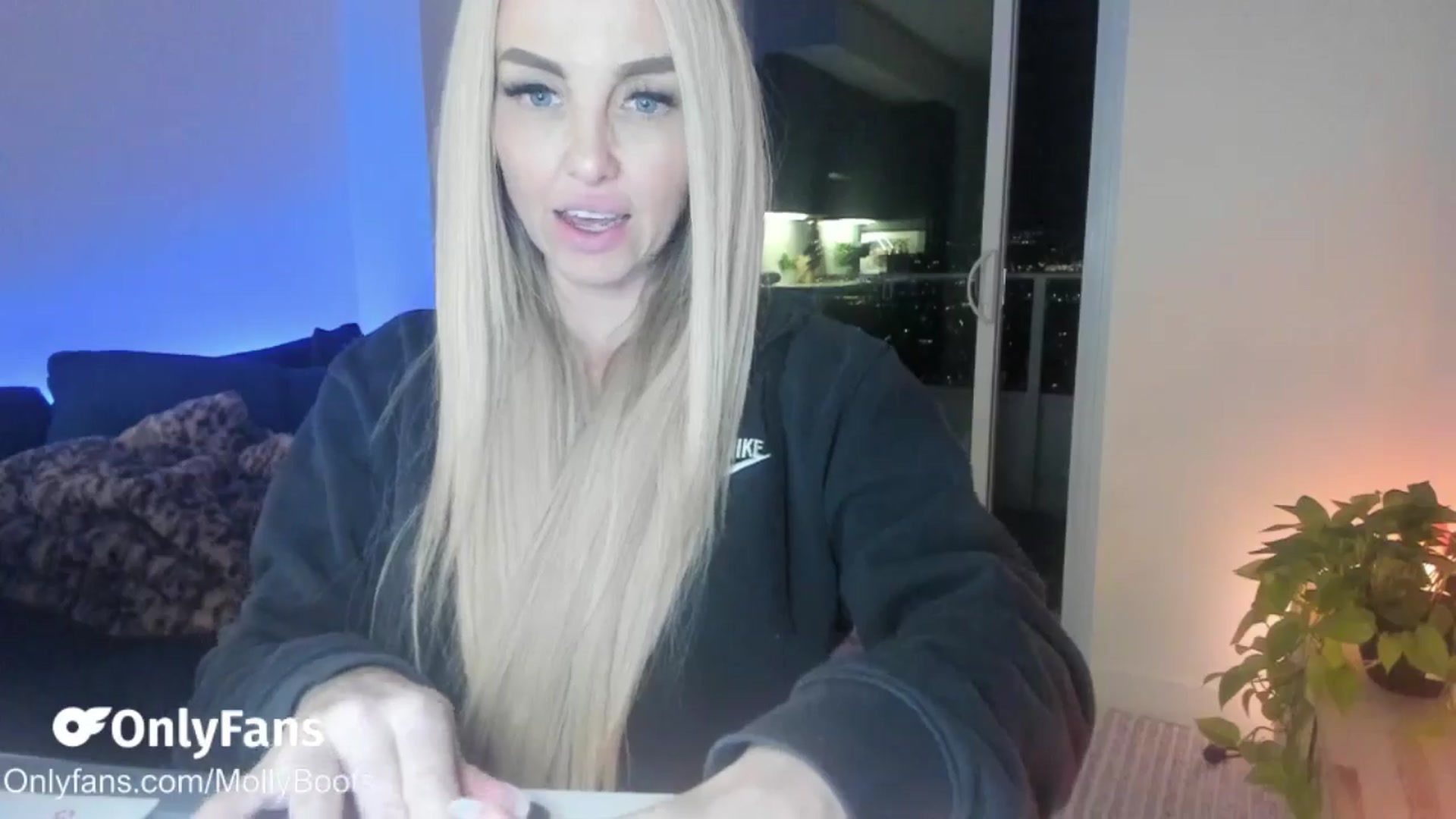 Gallery image thumbnail from Mollyboots's myfreecams stream on, 02/12/2026, 03:57 image 4 of 20