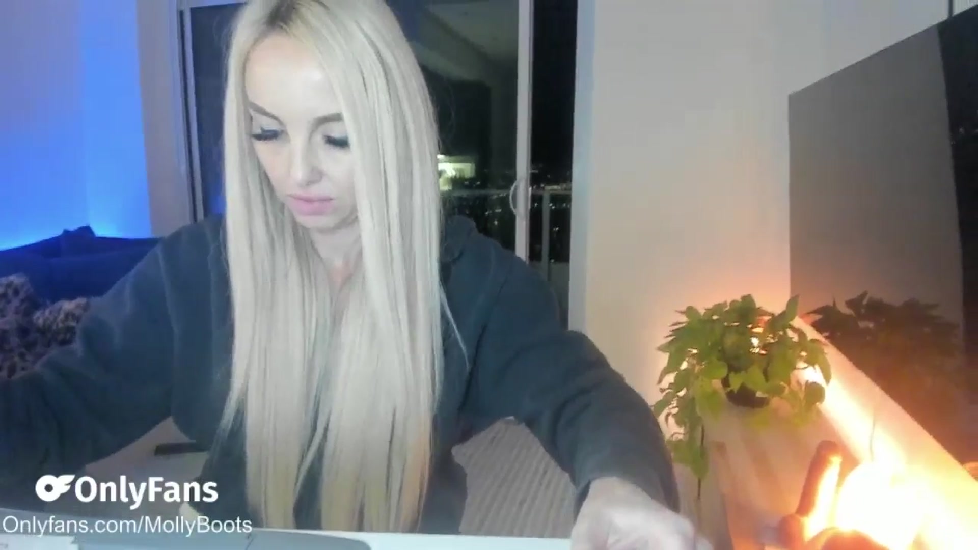 Gallery image thumbnail from Mollyboots's myfreecams stream on, 02/12/2026, 03:57 image 5 of 20