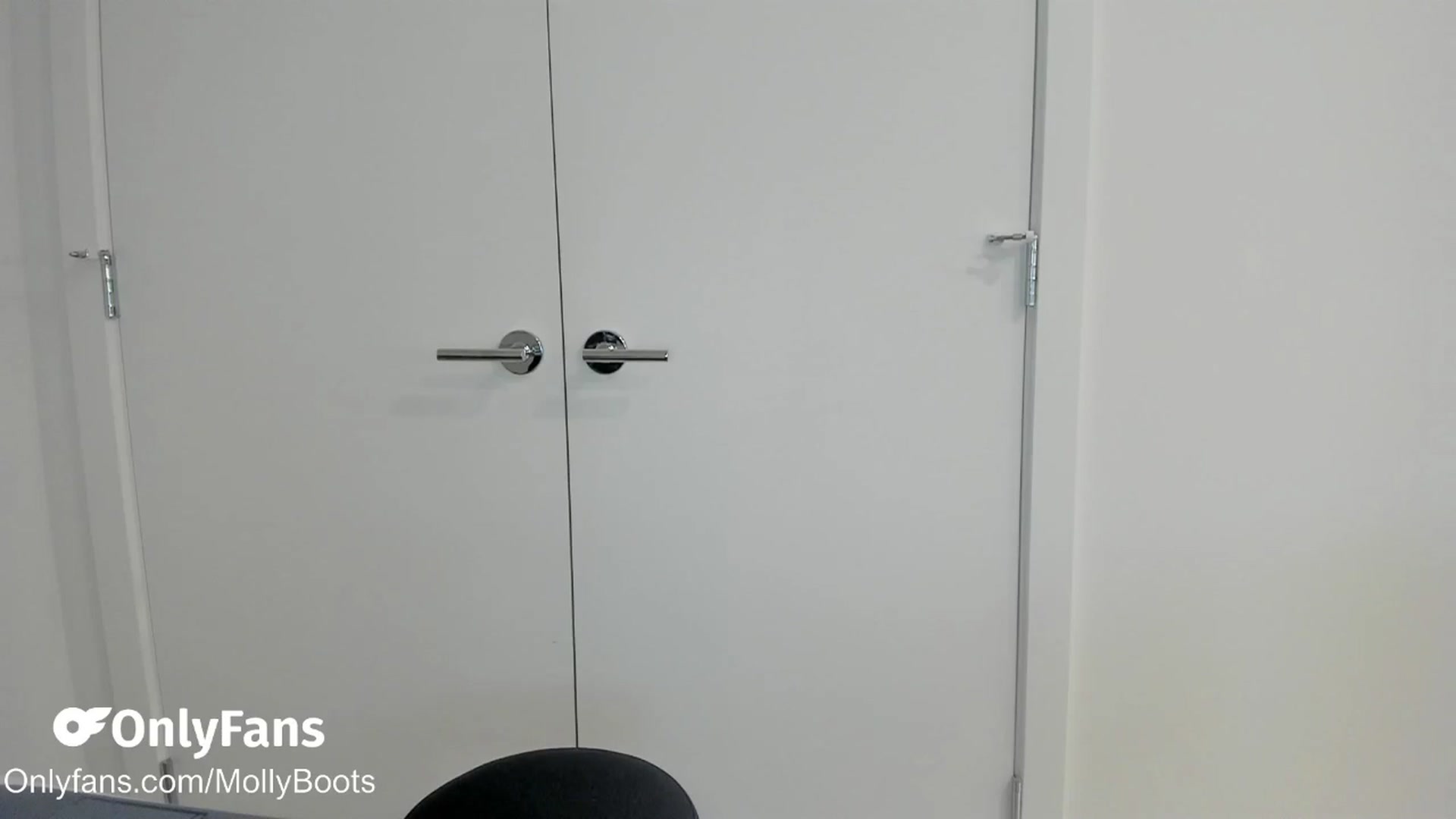Gallery image thumbnail from Mollyboots's myfreecams stream on, 02/15/2026, 01:12 image 18 of 20
