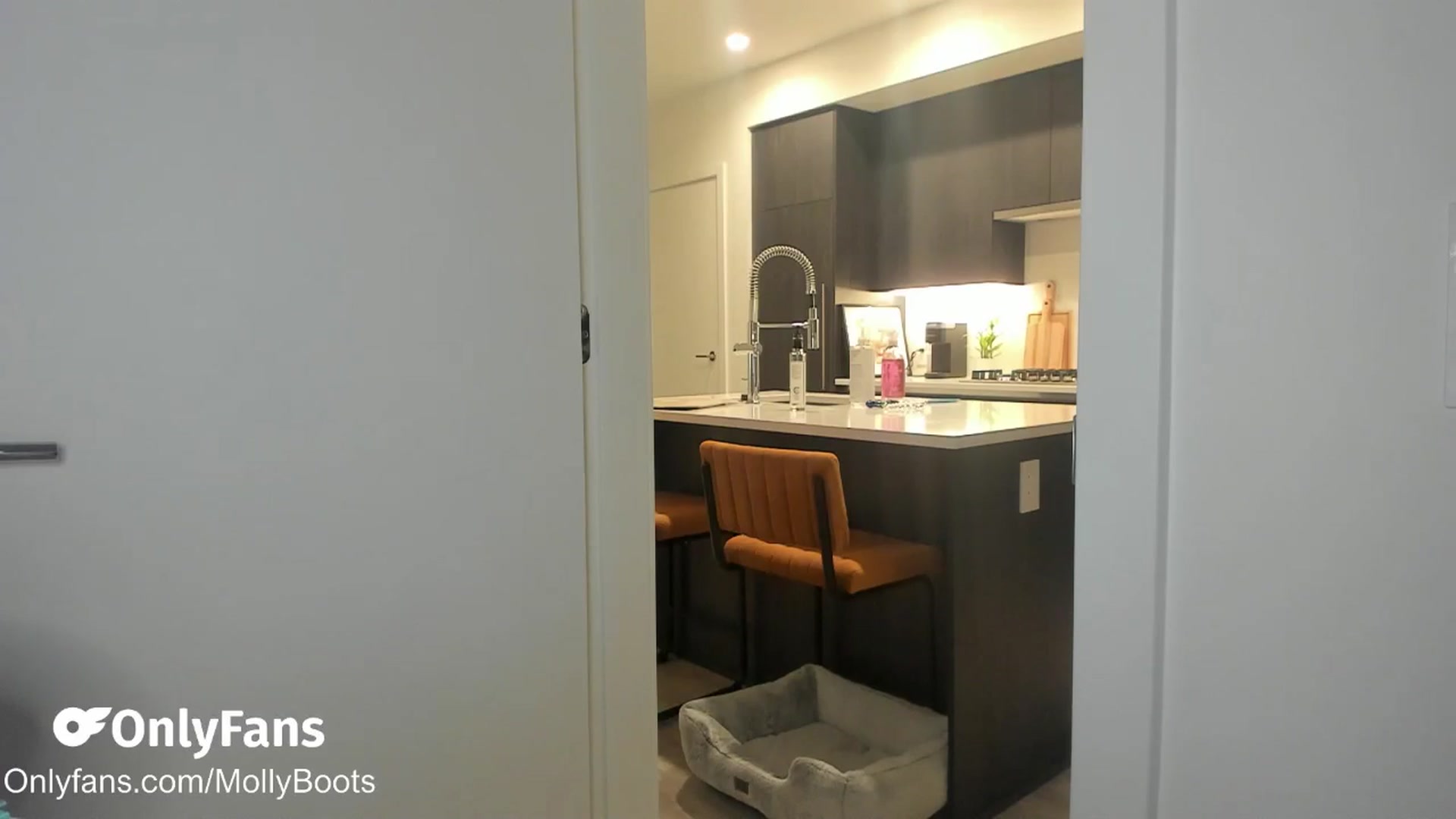 Gallery image thumbnail from Mollyboots's myfreecams stream on, 02/18/2026, 03:25 image 6 of 20