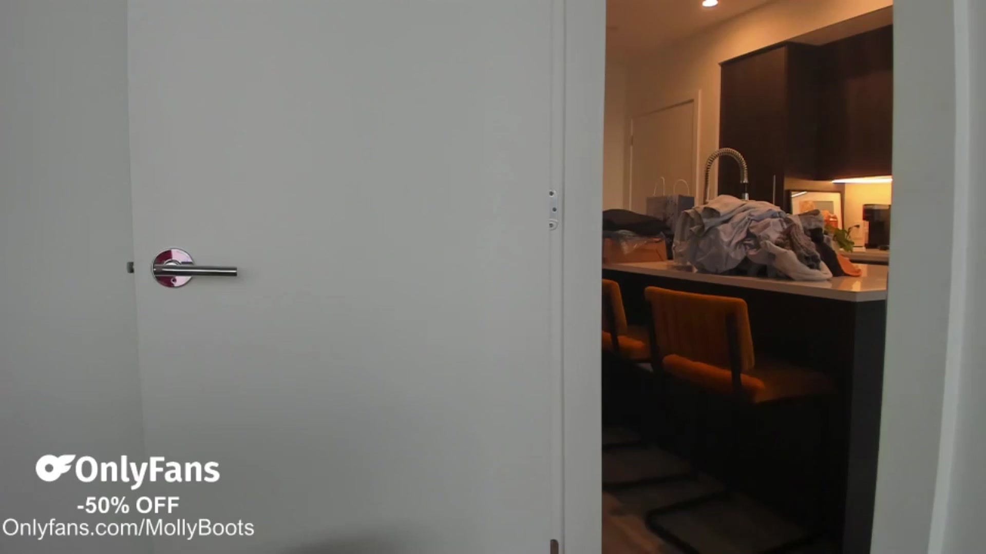 Gallery image thumbnail from Mollyboots's myfreecams stream on, 04/19/2026, 04:15 image 2 of 20