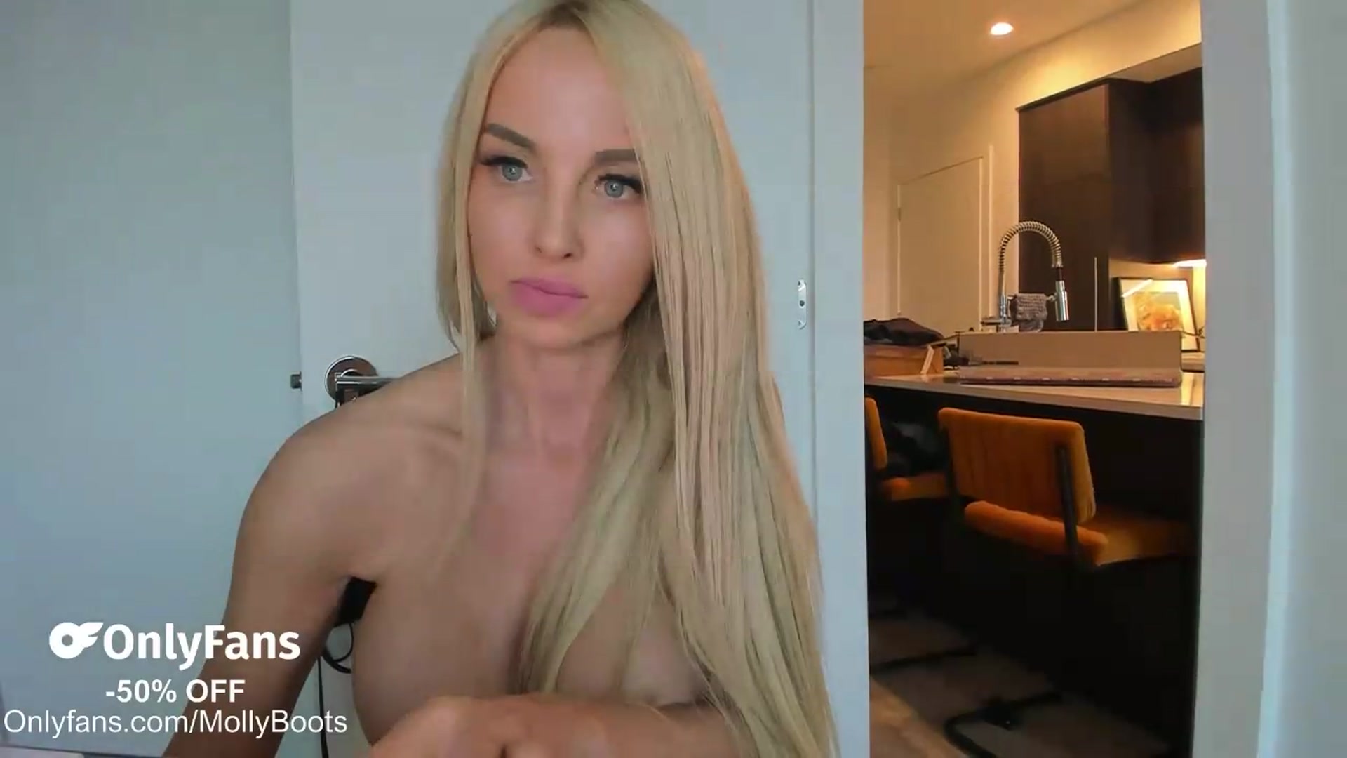 Gallery image thumbnail from Mollyboots's myfreecams stream on, 05/20/2026, 04:01 image 2 of 20