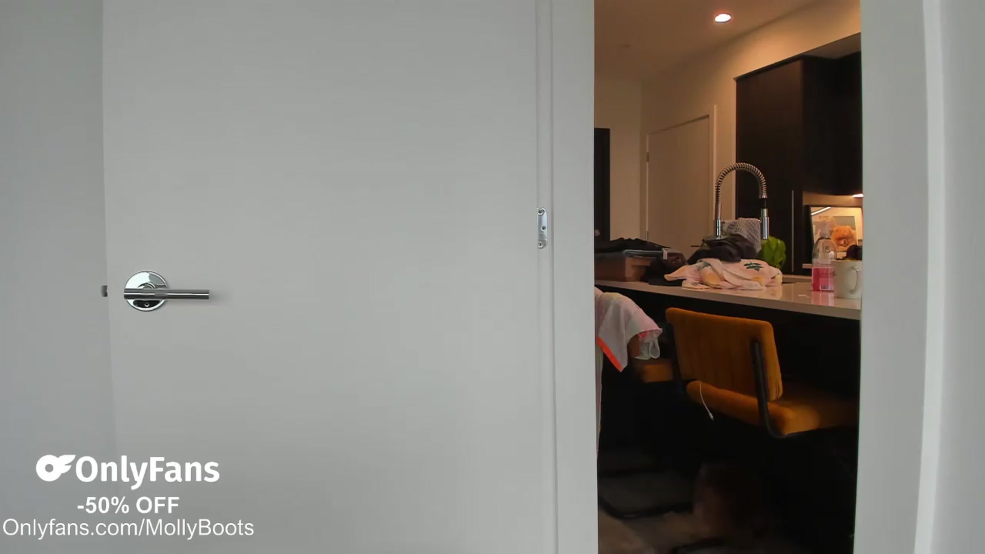 Gallery image thumbnail from Mollyboots's myfreecams stream on, 06/02/2026, 01:27 image 7 of 20