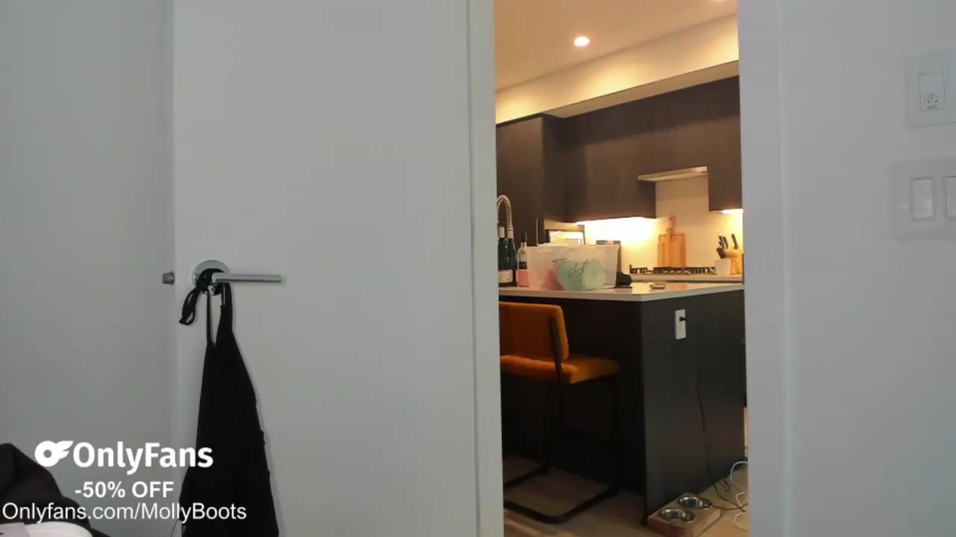 Gallery image thumbnail from Mollyboots's myfreecams stream on, 06/28/2026, 02:42 image 12 of 20