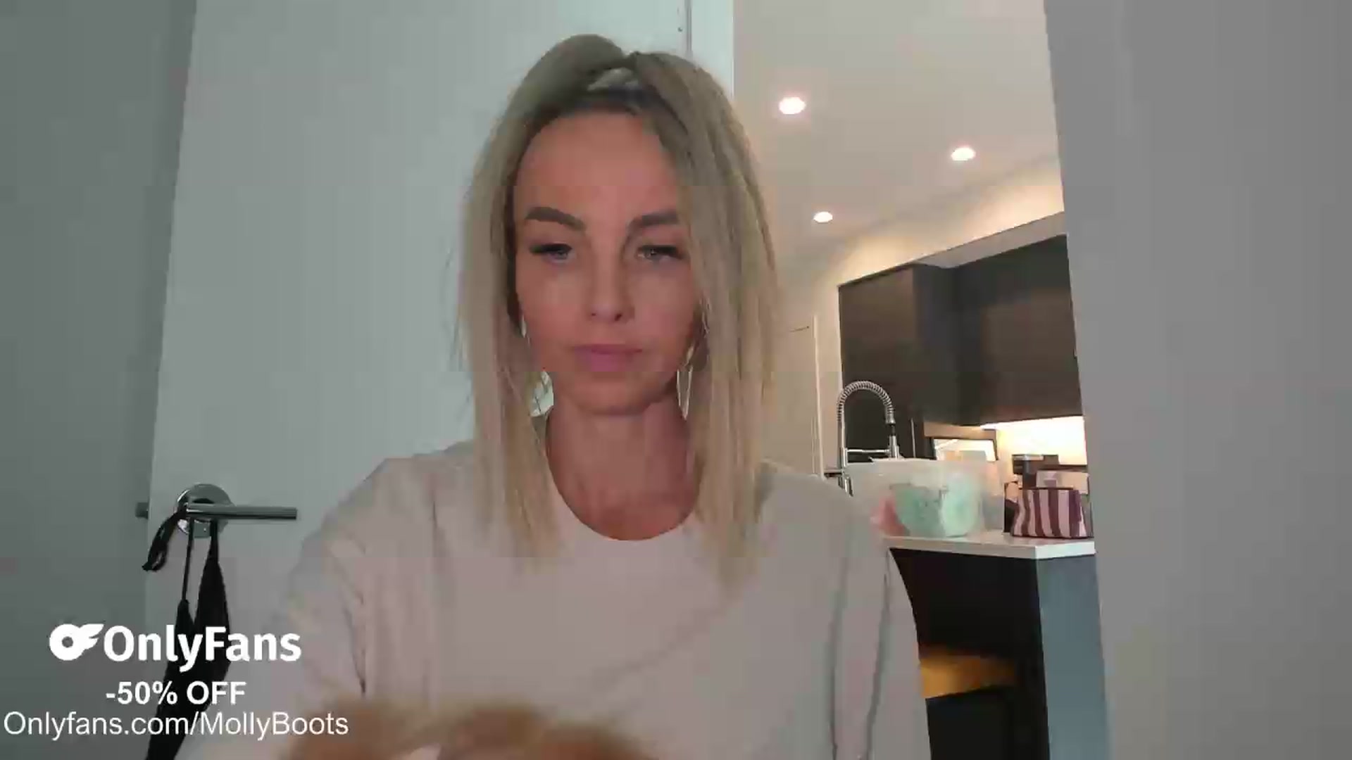 Gallery image thumbnail from Mollyboots's myfreecams stream on, 06/28/2026, 19:58 image 7 of 20