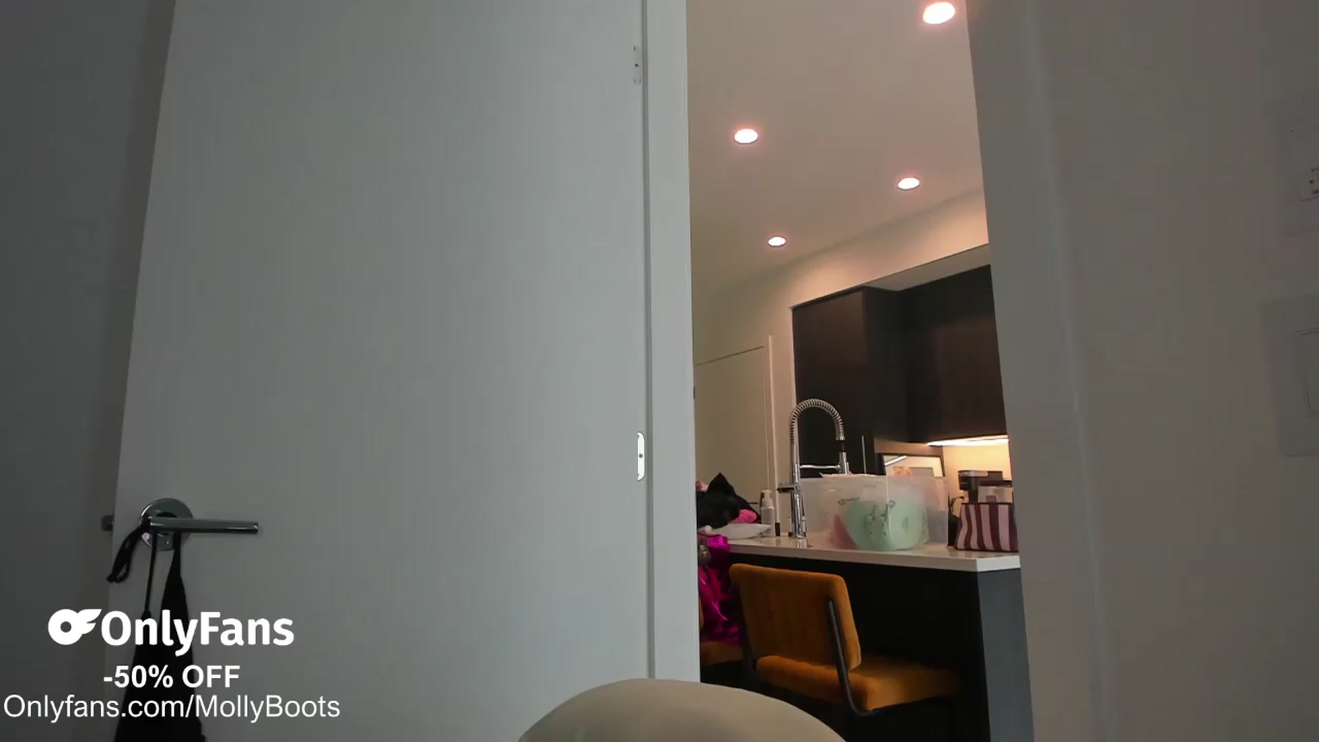 Gallery image thumbnail from Mollyboots's myfreecams stream on, 06/28/2026, 19:58 image 6 of 20