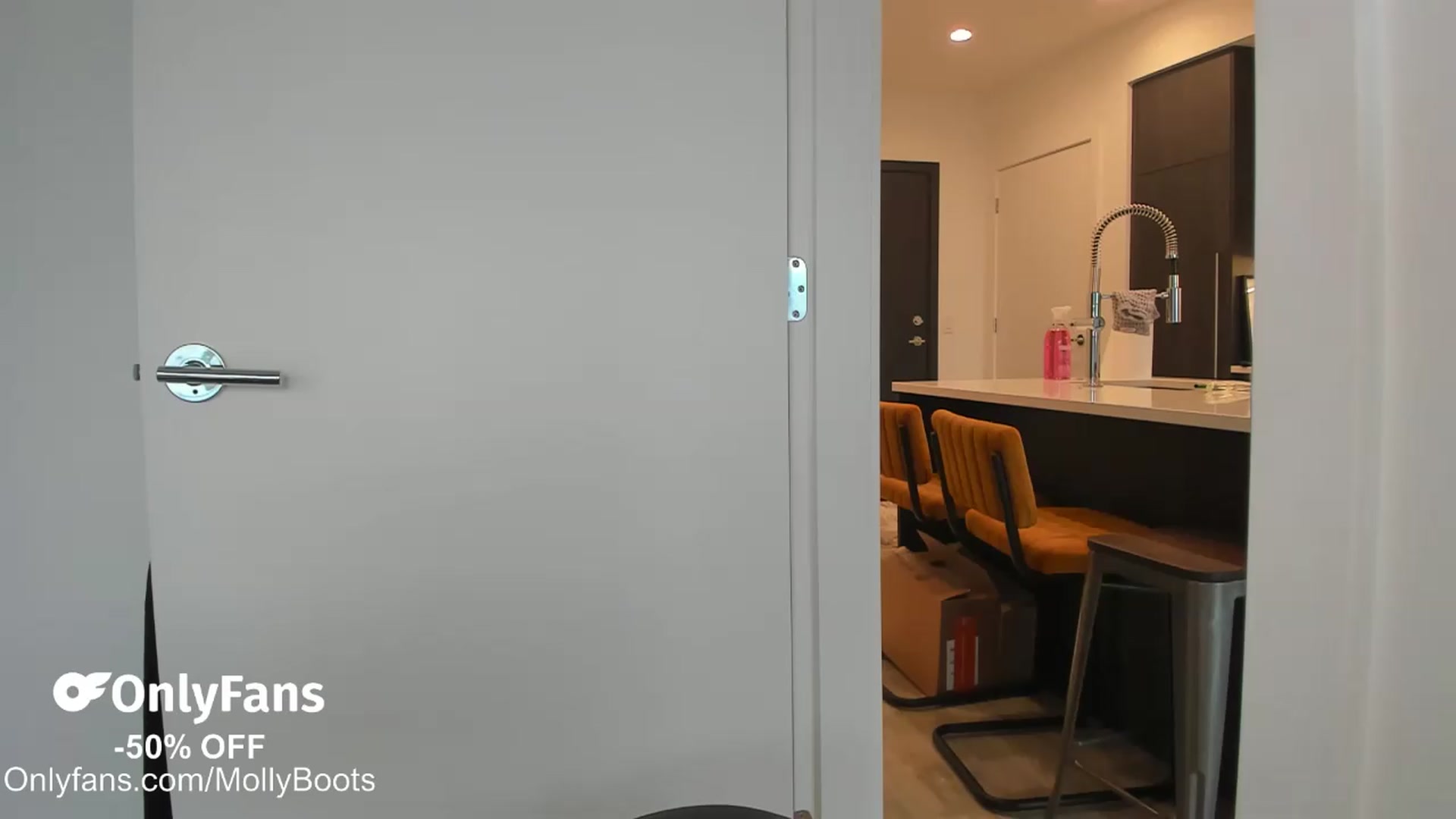 Gallery image thumbnail from Mollyboots's myfreecams stream on, 07/21/2026, 02:48 image 5 of 20