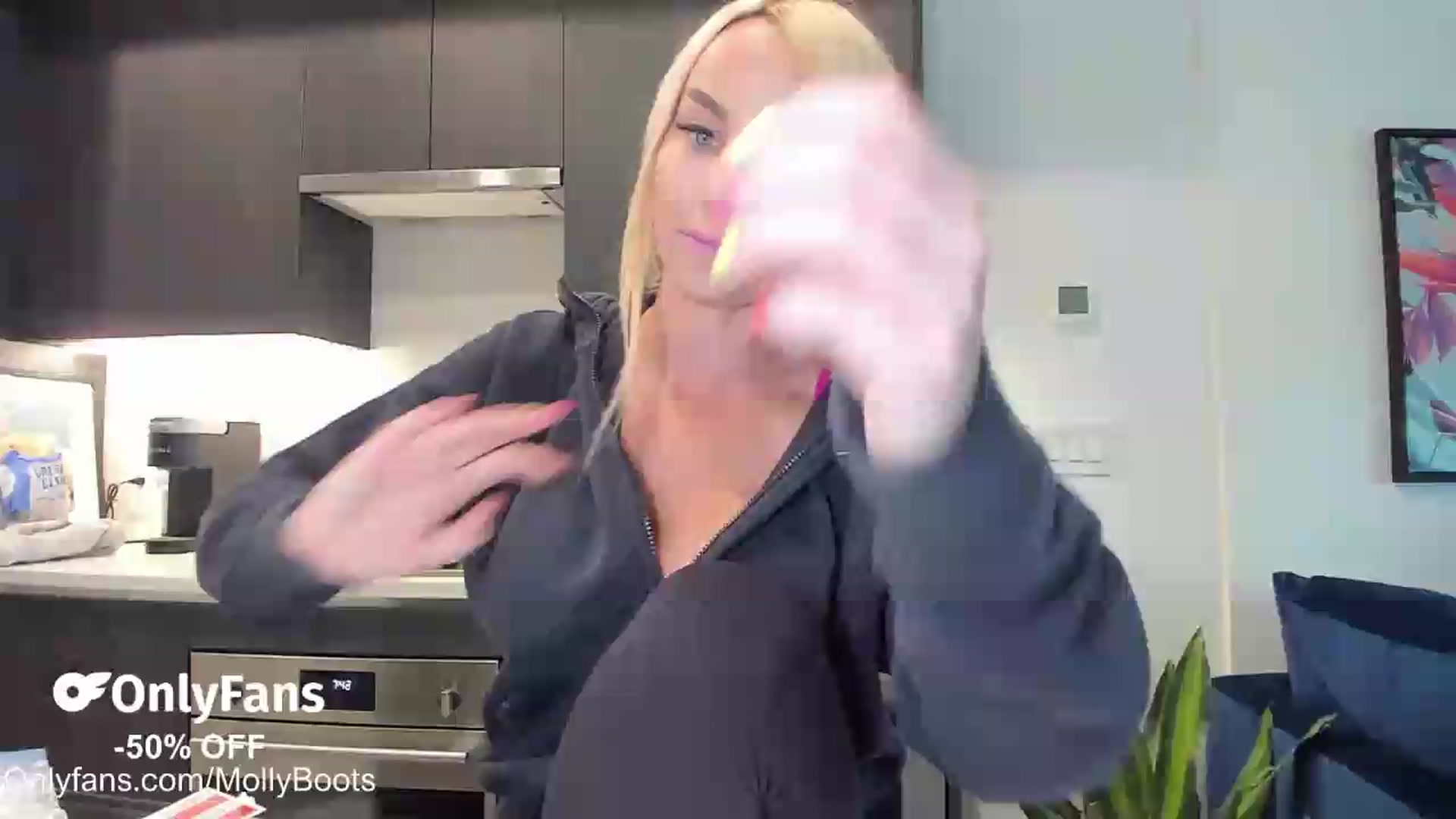 Gallery image thumbnail from Mollyboots's myfreecams stream on, 07/23/2026, 03:26 image 1 of 20