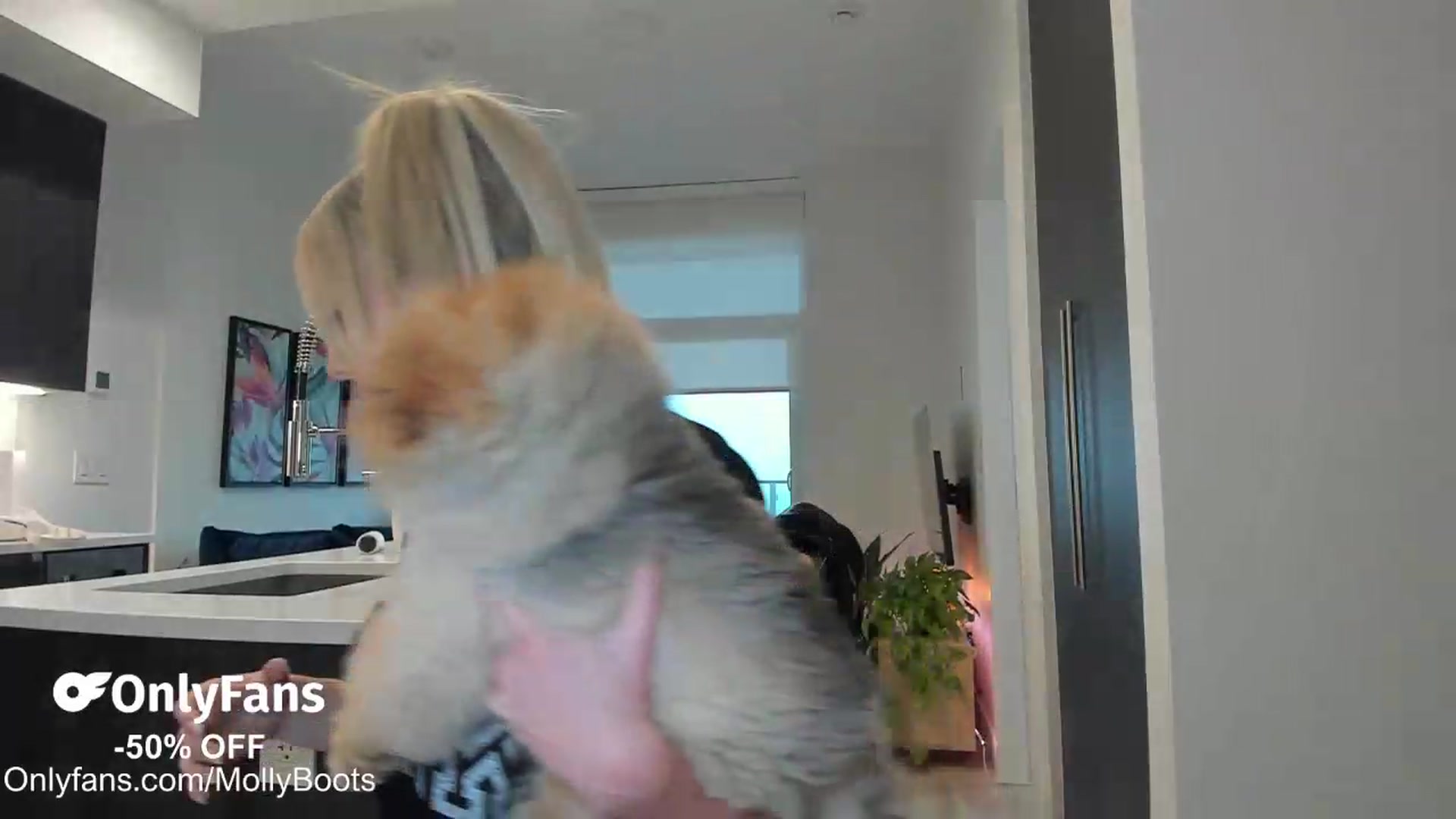 Gallery image thumbnail from Mollyboots's myfreecams stream on, 08/10/2026, 03:46 image 3 of 20