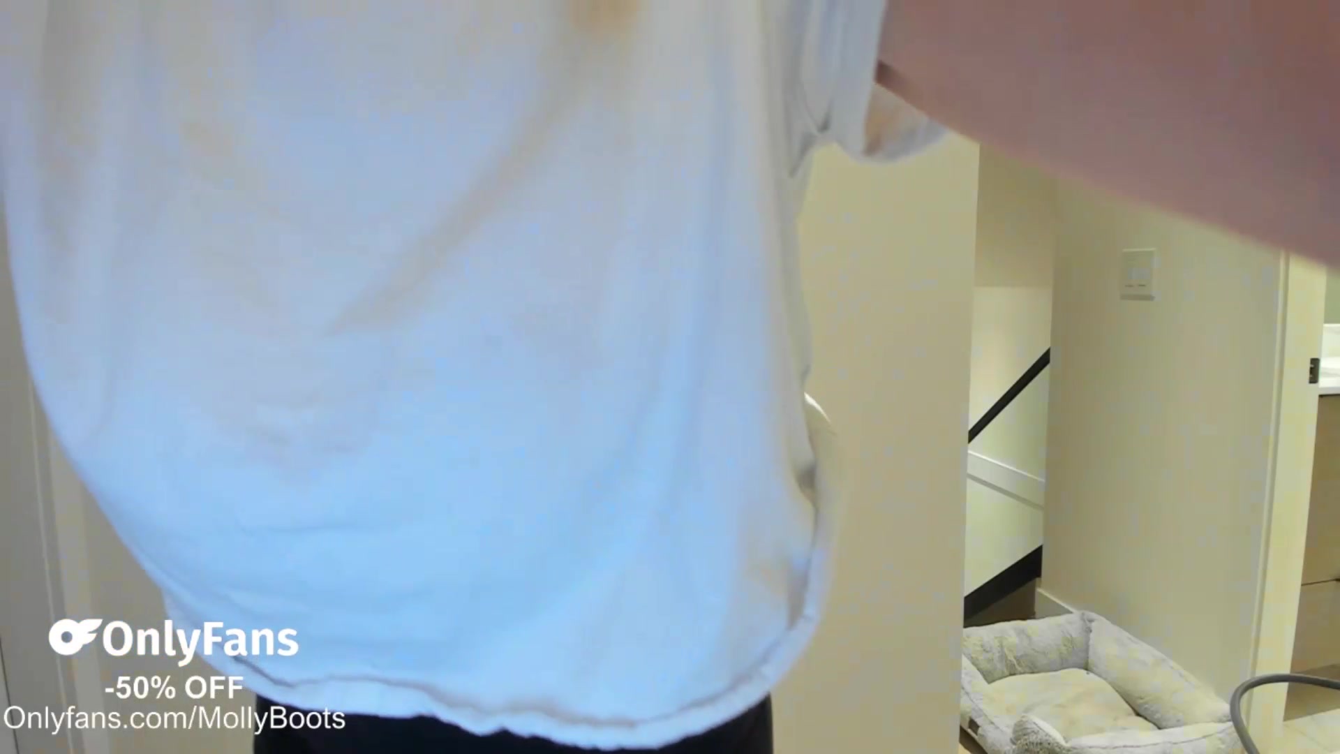Gallery image thumbnail from Mollyboots's myfreecams stream on, 08/24/2026, 03:59 image 16 of 20