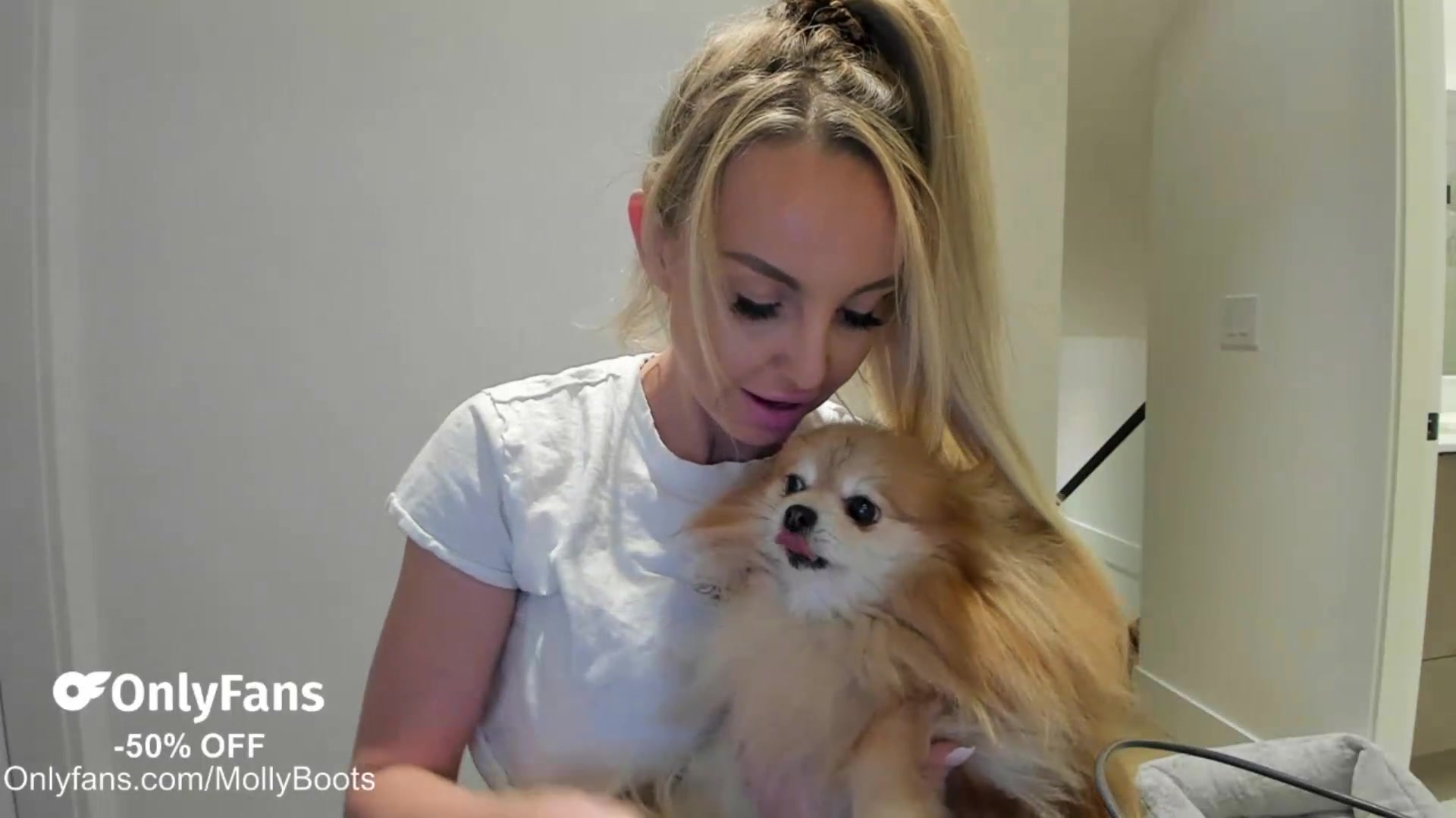 Gallery image thumbnail from Mollyboots's myfreecams stream on, 08/24/2026, 03:59 image 10 of 20