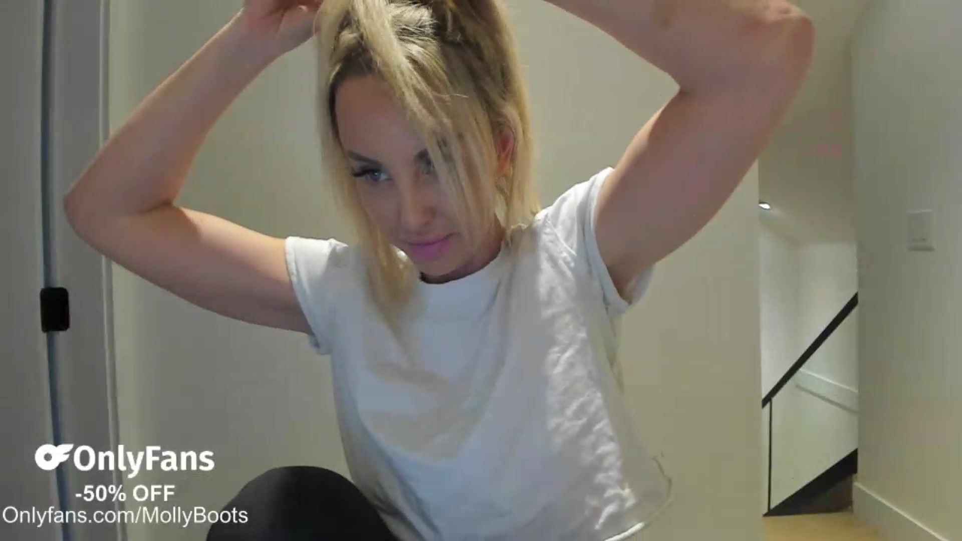 Gallery image thumbnail from Mollyboots's myfreecams stream on, 08/28/2026, 03:34 image 7 of 20