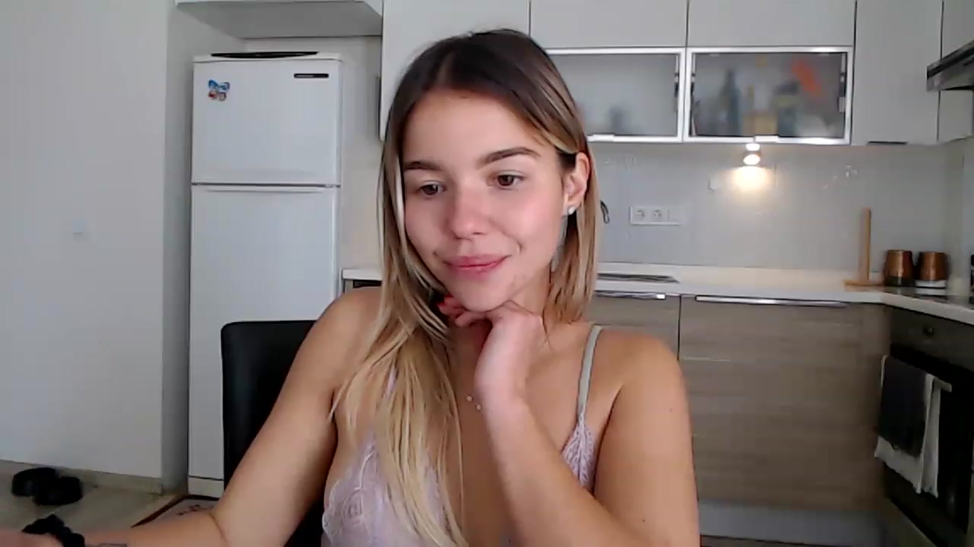 Gallery image thumbnail from Mollyluv1's myfreecams stream on, 03/20/2023, 08:30 image 11 of 20