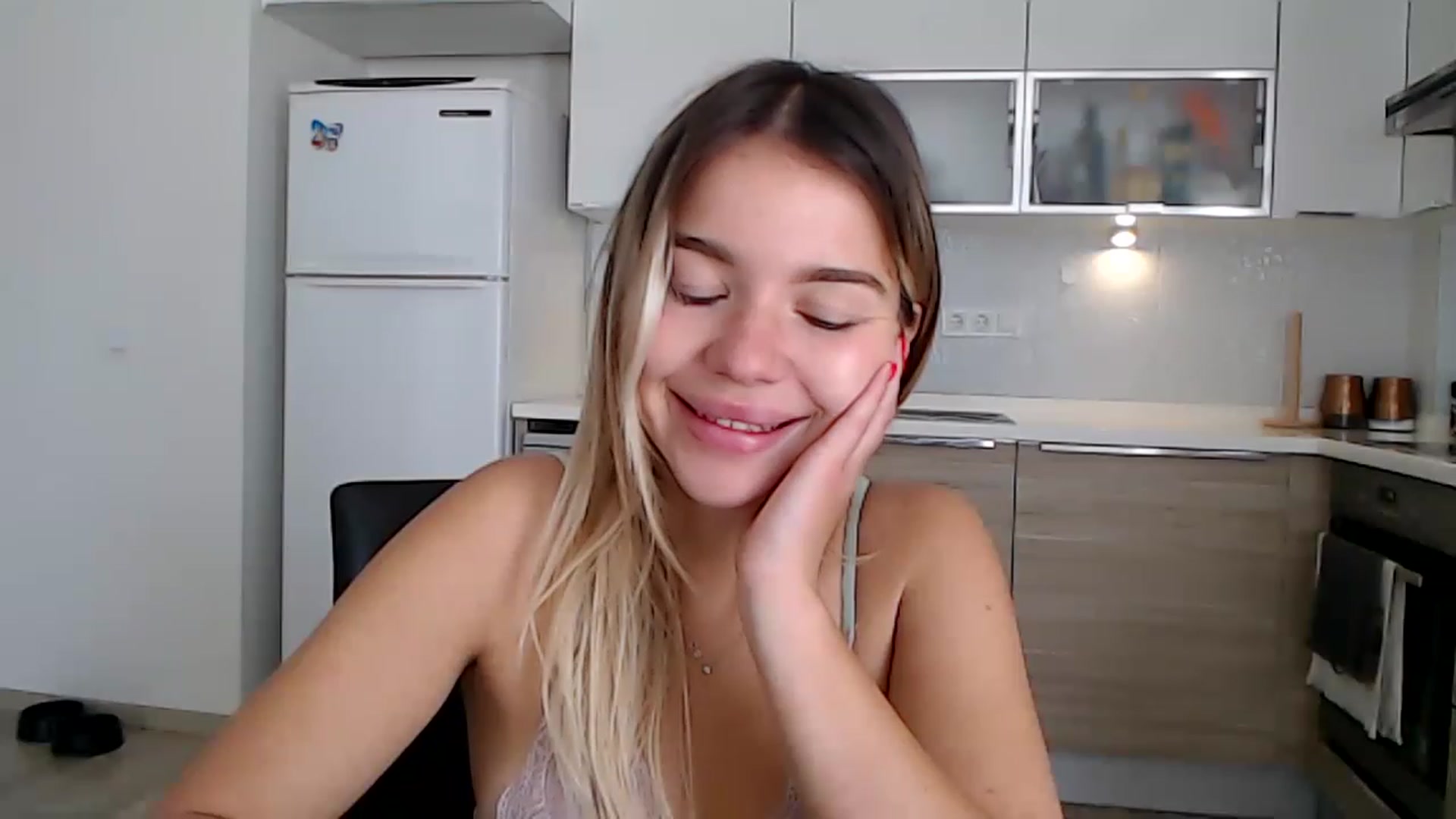 Gallery image thumbnail from Mollyluv1's myfreecams stream on, 03/20/2023, 08:30 image 5 of 20