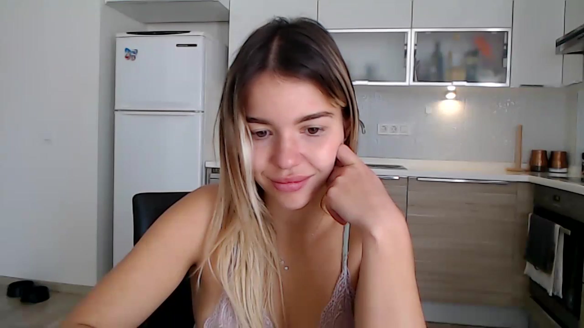 Gallery image thumbnail from Mollyluv1's myfreecams stream on, 03/20/2023, 08:30 image 7 of 20