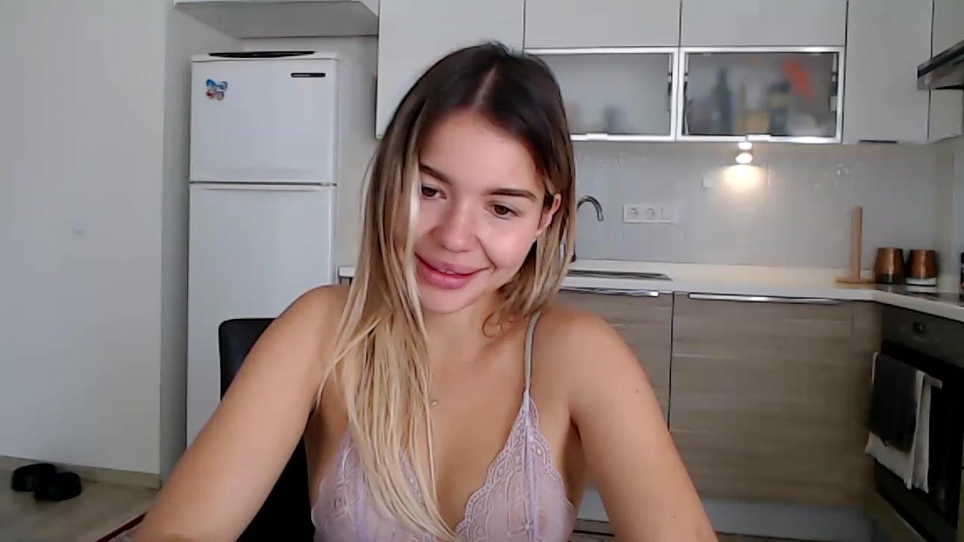 Gallery image thumbnail from Mollyluv1's myfreecams stream on, 03/20/2023, 08:30 image 10 of 20