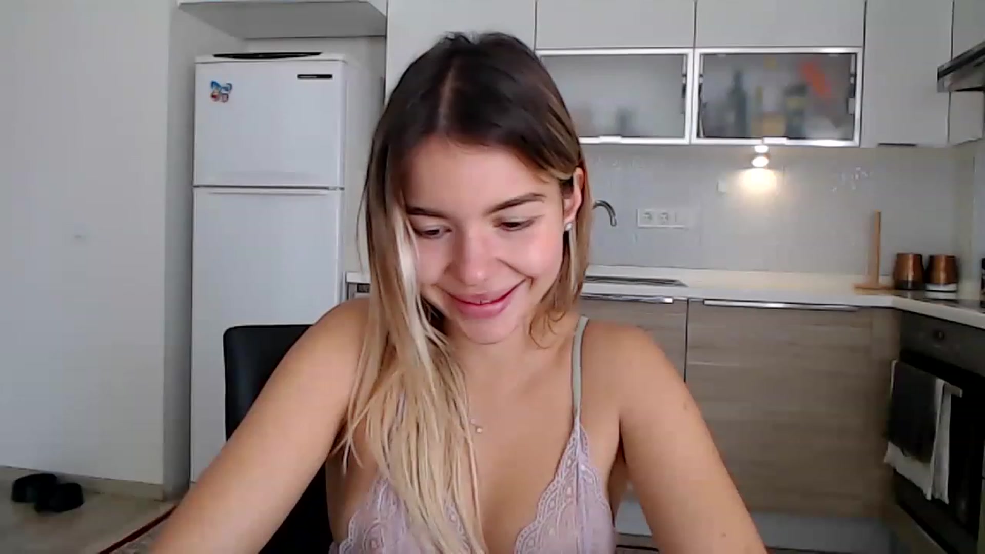 Gallery image thumbnail from Mollyluv1's myfreecams stream on, 03/20/2023, 08:30 image 9 of 20