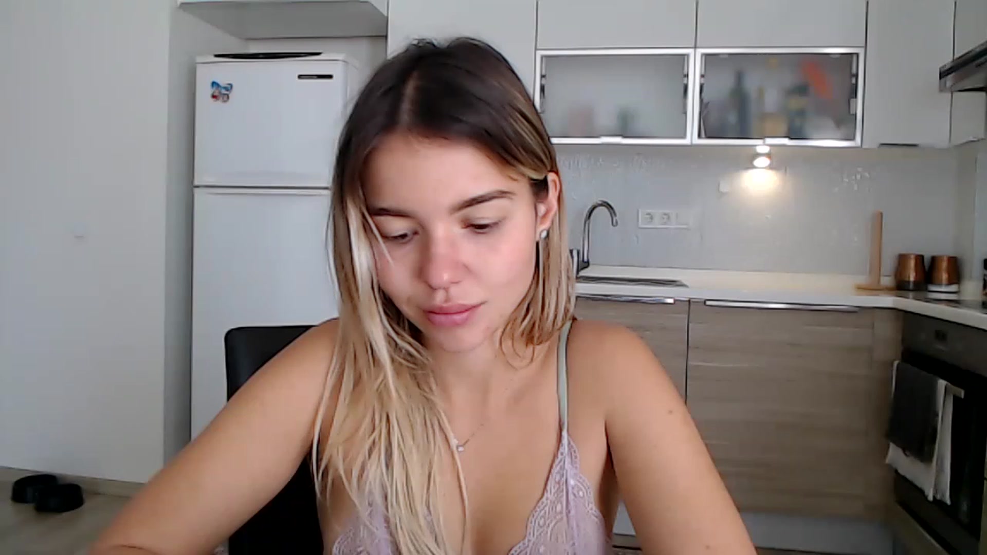 Gallery image thumbnail from Mollyluv1's myfreecams stream on, 03/20/2023, 08:30 image 1 of 20
