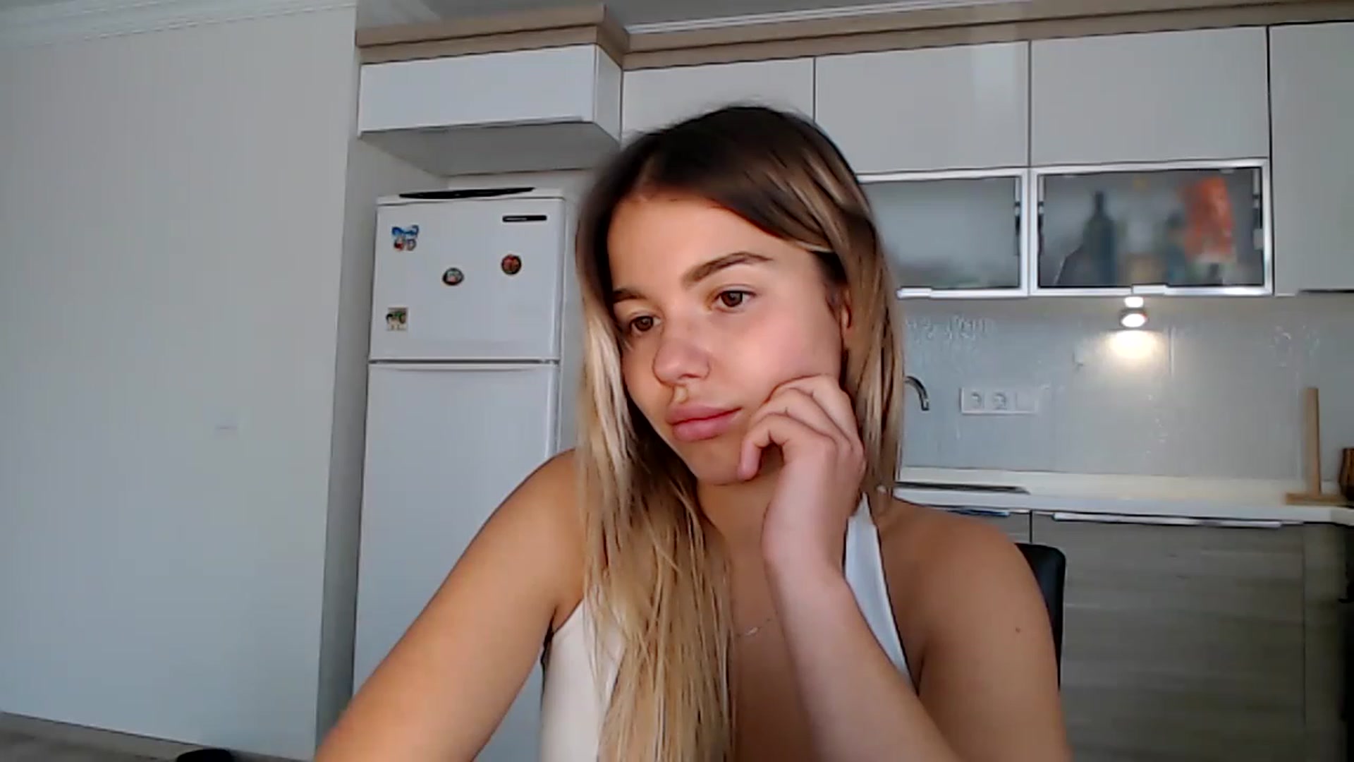 Gallery image thumbnail from Mollyluv1's myfreecams stream on, 03/27/2023, 09:00 image 12 of 20