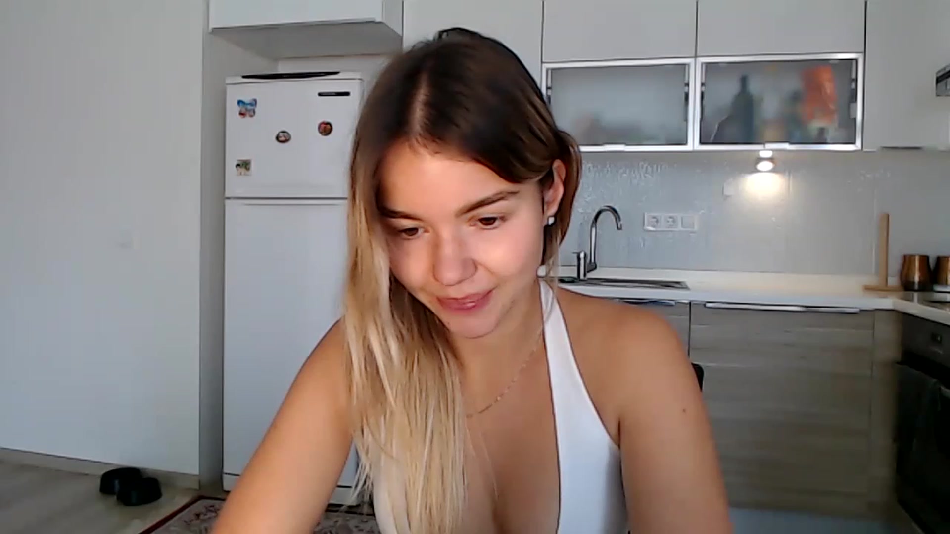 Gallery image thumbnail from Mollyluv1's myfreecams stream on, 03/27/2023, 09:00 image 16 of 20