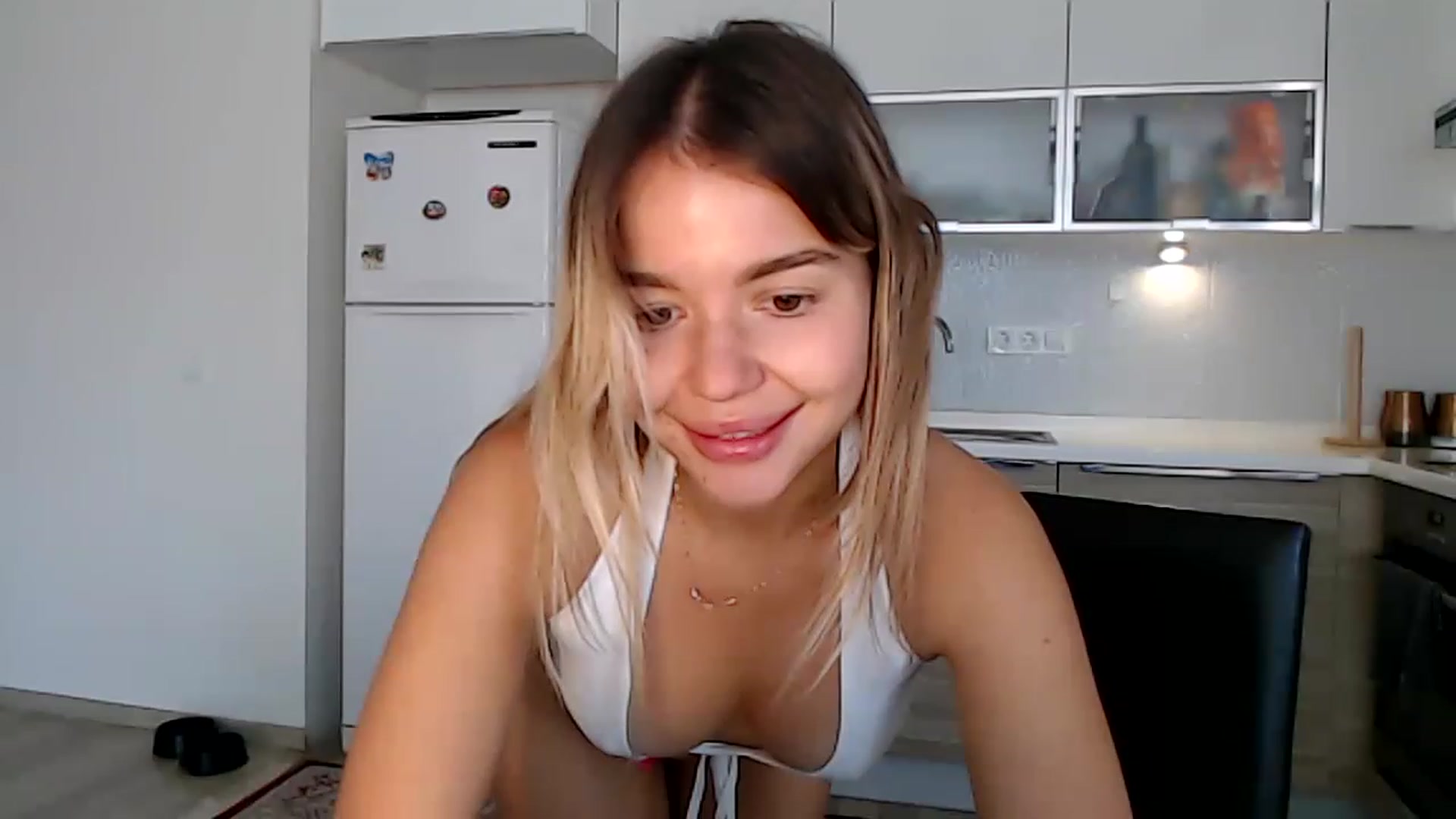 Gallery image thumbnail from Mollyluv1's myfreecams stream on, 03/27/2023, 09:00 image 17 of 20
