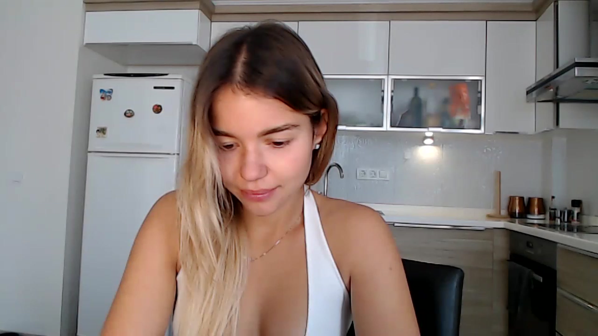 Gallery image thumbnail from Mollyluv1's myfreecams stream on, 03/27/2023, 09:00 image 4 of 20