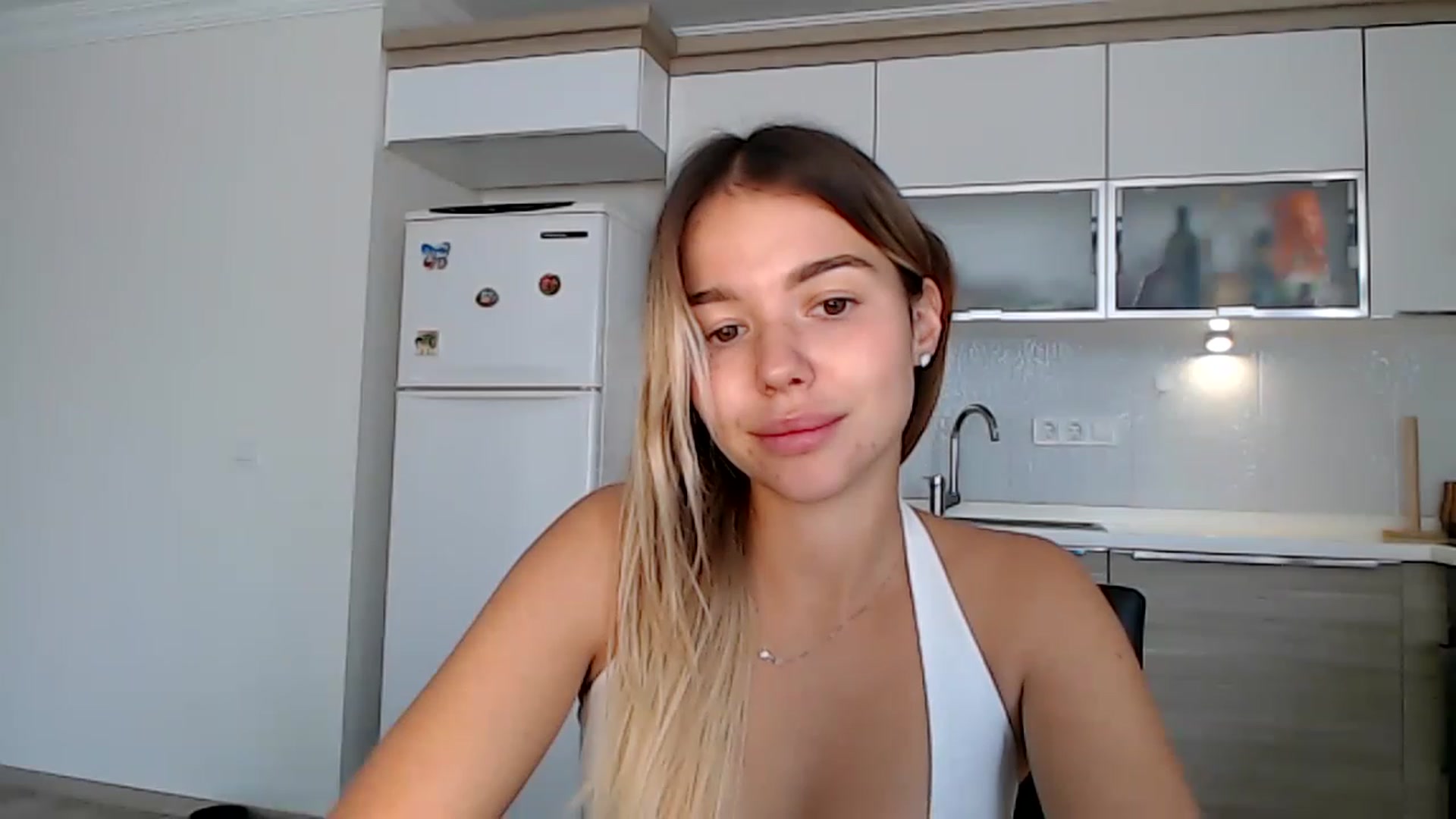 Gallery image thumbnail from Mollyluv1's myfreecams stream on, 03/27/2023, 09:00 image 13 of 20