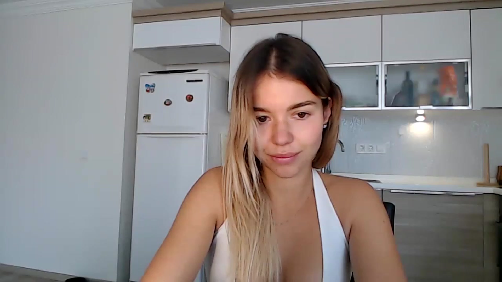 Gallery image thumbnail from Mollyluv1's myfreecams stream on, 03/27/2023, 09:00 image 14 of 20