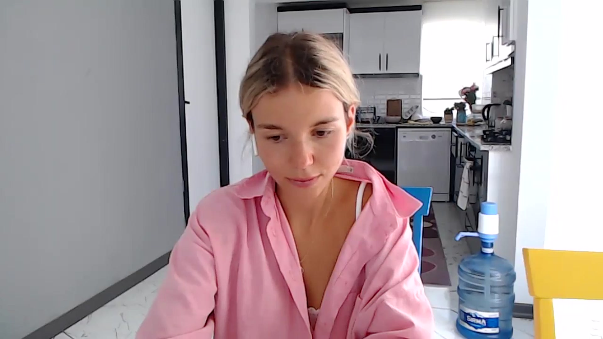 Gallery image thumbnail from Mollyluv1's myfreecams stream on, 05/23/2024, 11:24 image 10 of 20