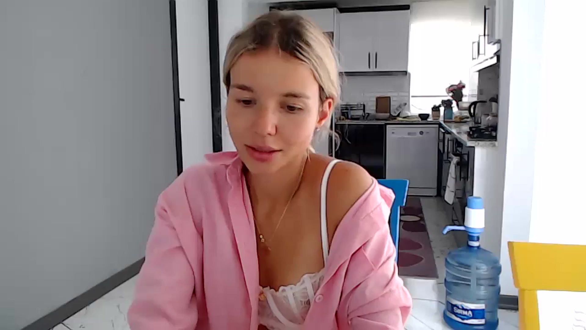 Gallery image thumbnail from Mollyluv1's myfreecams stream on, 05/23/2024, 11:24 image 7 of 20