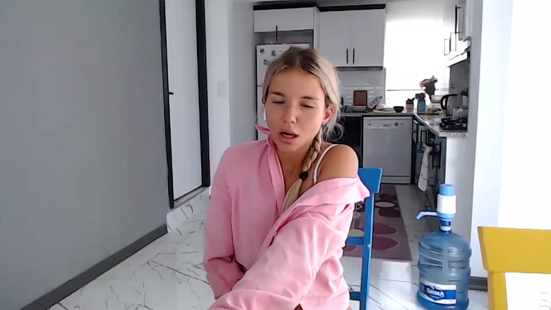 Gallery image thumbnail from Mollyluv1's myfreecams stream on, 05/23/2024, 11:24 image 6 of 20