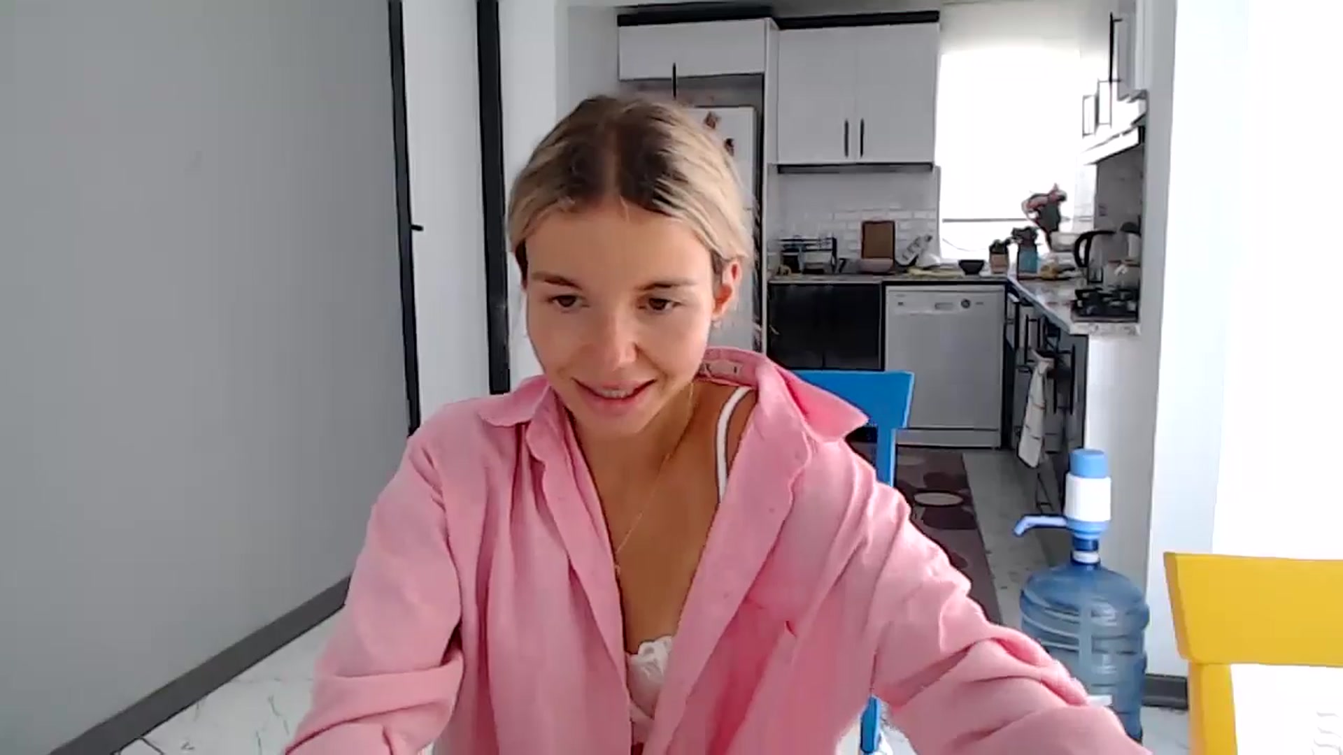 Gallery image thumbnail from Mollyluv1's myfreecams stream on, 05/23/2024, 11:24 image 8 of 20